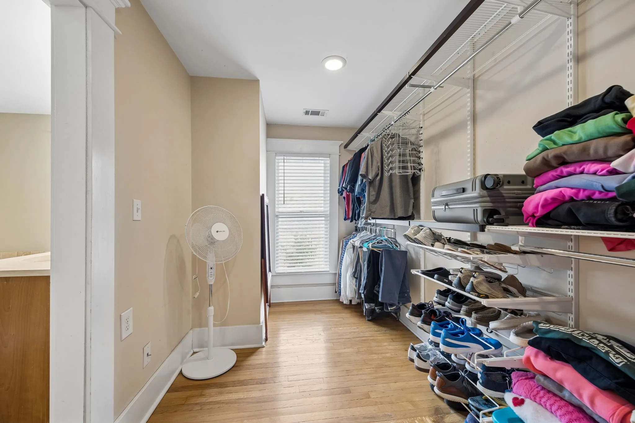 Single Family Residence For Sale in Collin County , 610 N Church Street, Mc Kinney, Texas 75069, 6 Bedroom, 4 Bathroom, 2 Garage spaces, 4,746 Sqft, built in 1895, mls#21391852, Real Estate Agent in Mc Kinney, Homes For Sale in Collin county, Homes For Sale in Mc Kinney, Realtor in Mc Kinney Texas, Real Estate Brokerage Independent Realty Texas, Luminita Cordes Realtor
