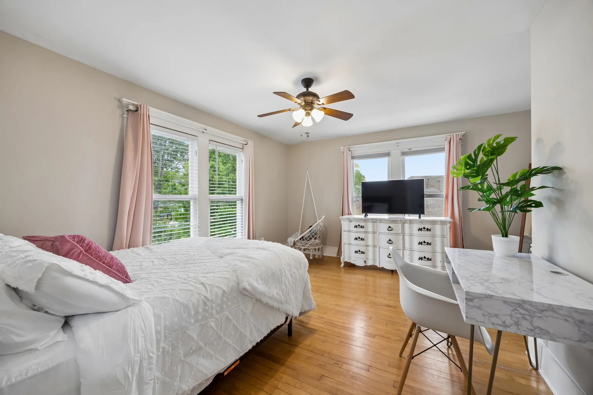 Single Family Residence For Sale in Collin County , 610 N Church Street, Mc Kinney, Texas 75069, 6 Bedroom, 4 Bathroom, 2 Garage spaces, 4,746 Sqft, built in 1895, mls#21391852, Real Estate Agent in Mc Kinney, Homes For Sale in Collin county, Homes For Sale in Mc Kinney, Realtor in Mc Kinney Texas, Real Estate Brokerage Independent Realty Texas, Luminita Cordes Realtor