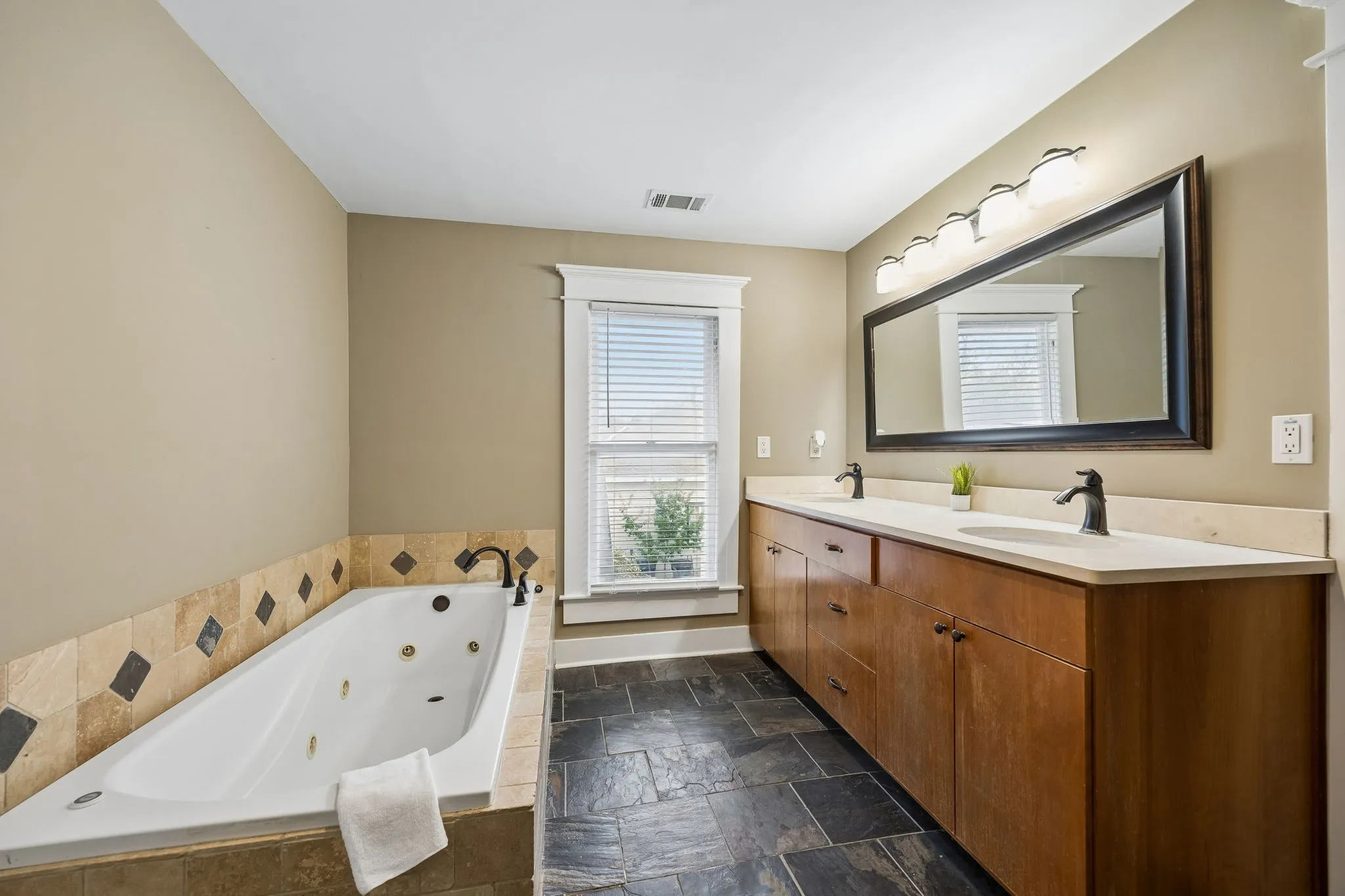 Single Family Residence For Sale in Collin County , 610 N Church Street, Mc Kinney, Texas 75069, 6 Bedroom, 4 Bathroom, 2 Garage spaces, 4,746 Sqft, built in 1895, mls#21391852, Real Estate Agent in Mc Kinney, Homes For Sale in Collin county, Homes For Sale in Mc Kinney, Realtor in Mc Kinney Texas, Real Estate Brokerage Independent Realty Texas, Luminita Cordes Realtor