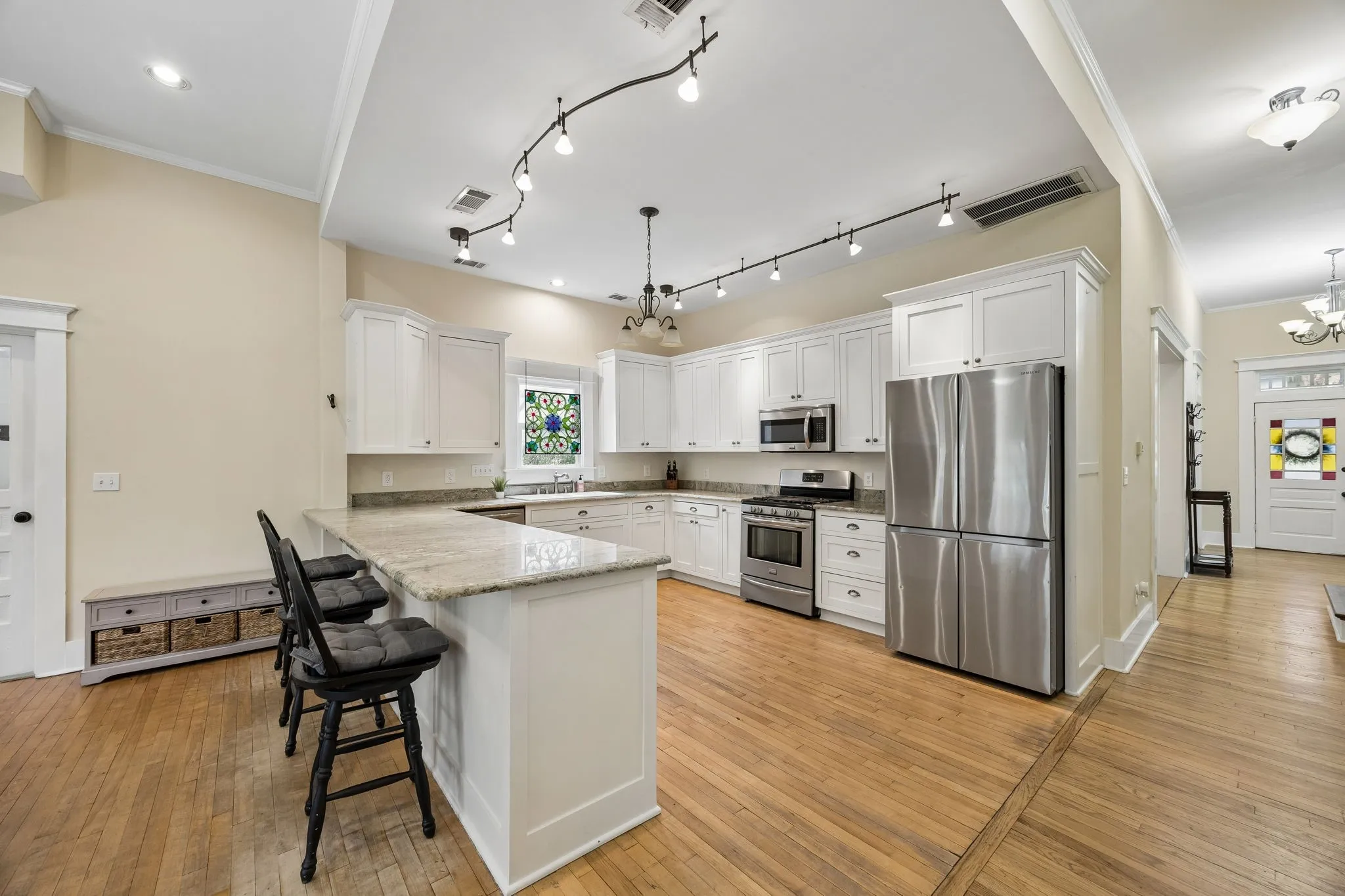 Single Family Residence For Sale in Collin County , 610 N Church Street, Mc Kinney, Texas 75069, 6 Bedroom, 4 Bathroom, 2 Garage spaces, 4,746 Sqft, built in 1895, mls#21391852, Real Estate Agent in Mc Kinney, Homes For Sale in Collin county, Homes For Sale in Mc Kinney, Realtor in Mc Kinney Texas, Real Estate Brokerage Independent Realty Texas, Luminita Cordes Realtor