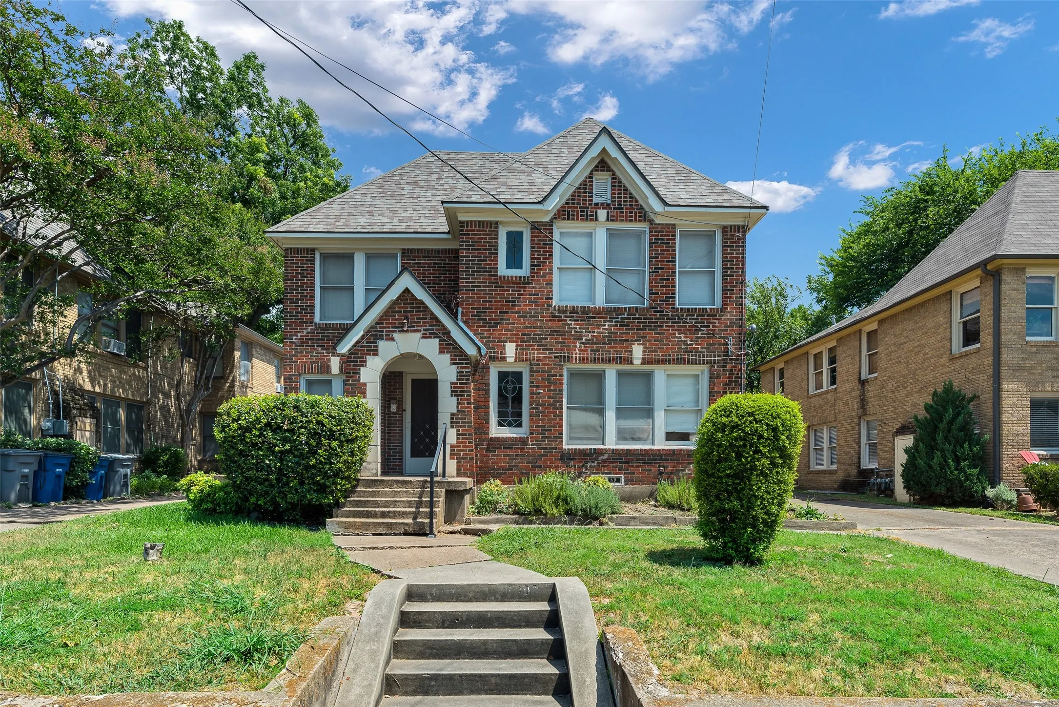 Duplex For Rent in Dallas County , 6005 Ross Avenue 6007, Dallas, Texas 75206, 2 Bedroom, 1 Bathroom, Garage spaces, 1,200 Sqft, built in 1930, mls#21391895, Real Estate Agent in Dallas, Homes For Rent in Dallas county, Homes For Rent in Dallas, Realtor in Dallas Texas, Real Estate Brokerage Independent Realty Texas, Luminita Cordes Realtor