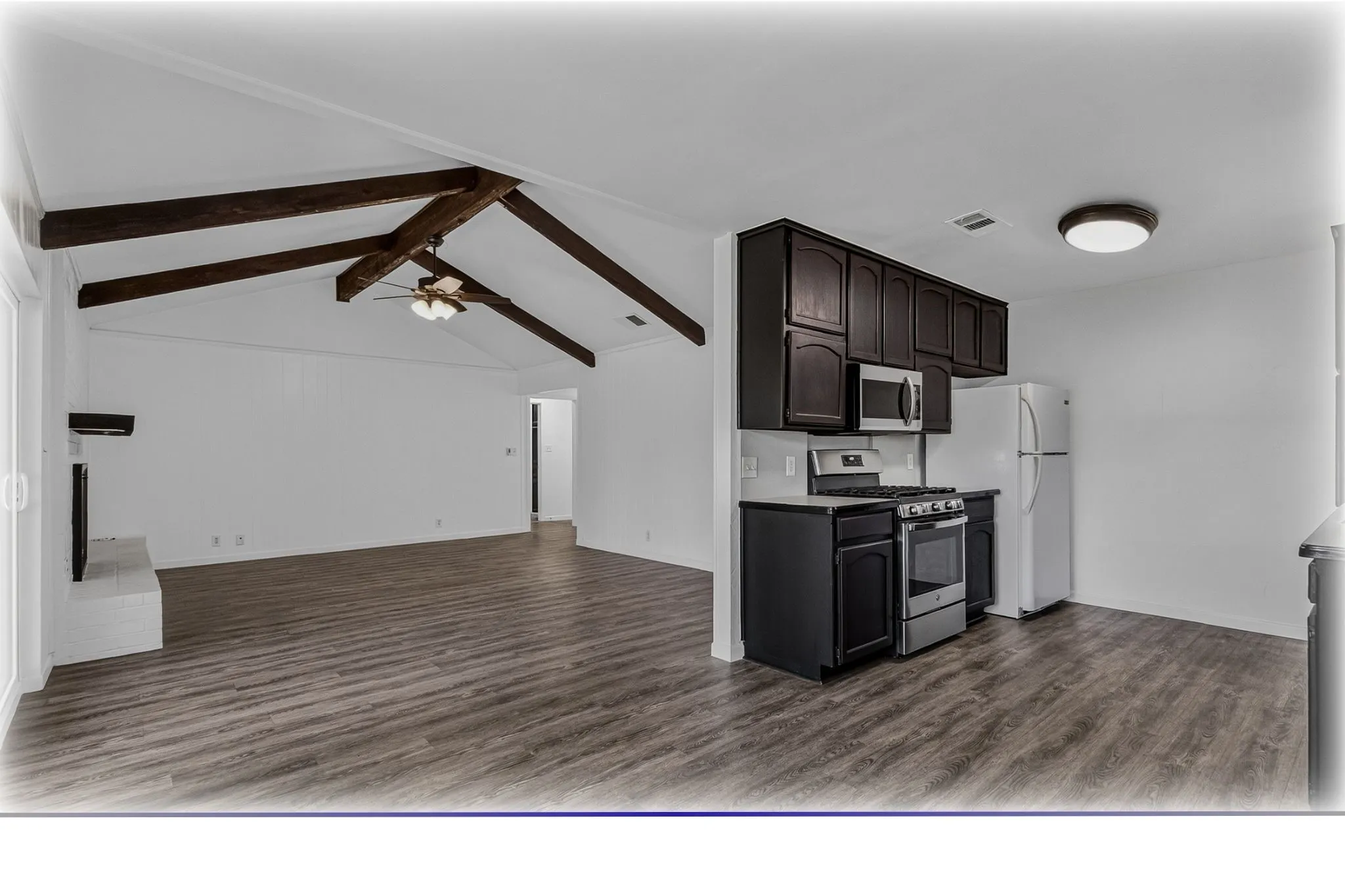 Single Family Residence For Sale in Tarrant County , 405 Anita Avenue, Keller, Texas 76248, 3 Bedroom, 2 Bathroom, 2 Garage spaces, 1,392 Sqft, built in 1978, mls#21389774, Real Estate Agent in Keller, Homes For Sale in Tarrant county, Homes For Sale in Keller, Realtor in Keller Texas, Real Estate Brokerage Independent Realty Texas, Luminita Cordes Realtor
