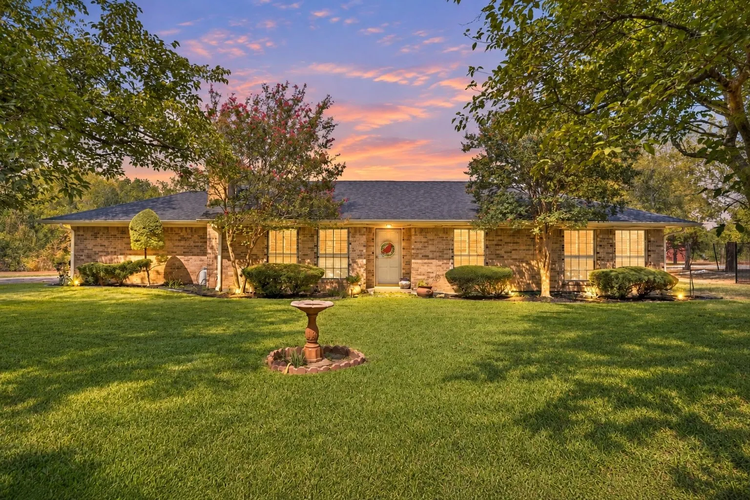 Single Family Residence For Sale in Collin County , 1060 Old Stacy Road, Fairview, Texas 75069, 3 Bedroom, 2 Bathroom, 2 Garage spaces, 1,390 Sqft, built in 1974, mls#21388306, Real Estate Agent in Fairview, Homes For Sale in Collin county, Homes For Sale in Fairview, Realtor in Fairview Texas, Real Estate Brokerage Independent Realty Texas, Luminita Cordes Realtor
