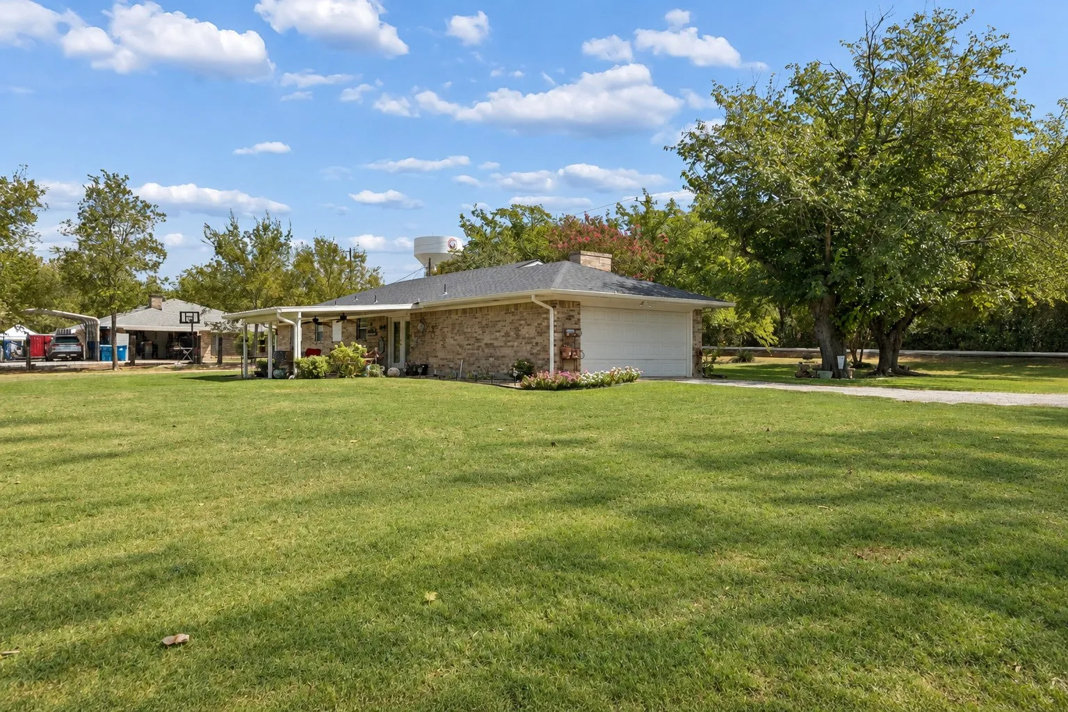 Single Family Residence For Sale in Collin County , 1060 Old Stacy Road, Fairview, Texas 75069, 3 Bedroom, 2 Bathroom, 2 Garage spaces, 1,390 Sqft, built in 1974, mls#21388306, Real Estate Agent in Fairview, Homes For Sale in Collin county, Homes For Sale in Fairview, Realtor in Fairview Texas, Real Estate Brokerage Independent Realty Texas, Luminita Cordes Realtor