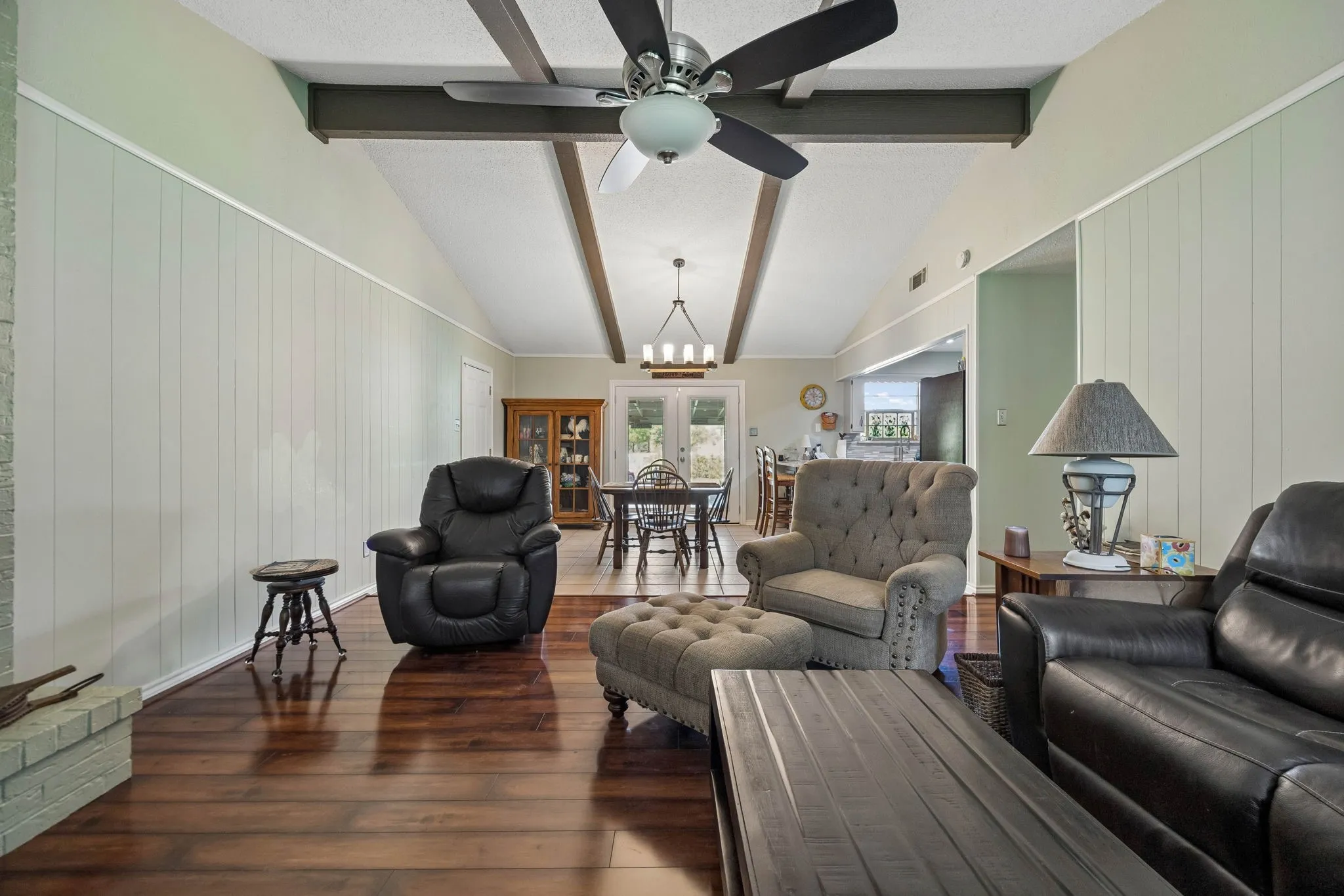 Single Family Residence For Sale in Collin County , 1060 Old Stacy Road, Fairview, Texas 75069, 3 Bedroom, 2 Bathroom, 2 Garage spaces, 1,390 Sqft, built in 1974, mls#21388306, Real Estate Agent in Fairview, Homes For Sale in Collin county, Homes For Sale in Fairview, Realtor in Fairview Texas, Real Estate Brokerage Independent Realty Texas, Luminita Cordes Realtor