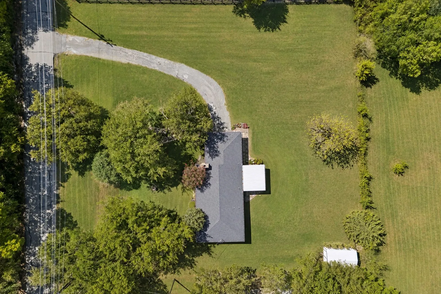 Single Family Residence For Sale in Collin County , 1060 Old Stacy Road, Fairview, Texas 75069, 3 Bedroom, 2 Bathroom, 2 Garage spaces, 1,390 Sqft, built in 1974, mls#21388306, Real Estate Agent in Fairview, Homes For Sale in Collin county, Homes For Sale in Fairview, Realtor in Fairview Texas, Real Estate Brokerage Independent Realty Texas, Luminita Cordes Realtor