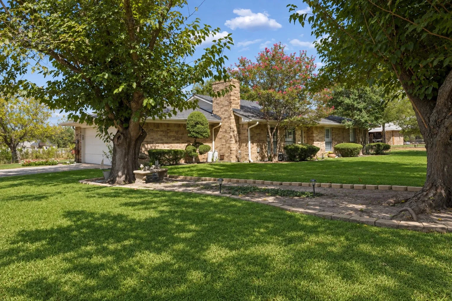 Single Family Residence For Sale in Collin County , 1060 Old Stacy Road, Fairview, Texas 75069, 3 Bedroom, 2 Bathroom, 2 Garage spaces, 1,390 Sqft, built in 1974, mls#21388306, Real Estate Agent in Fairview, Homes For Sale in Collin county, Homes For Sale in Fairview, Realtor in Fairview Texas, Real Estate Brokerage Independent Realty Texas, Luminita Cordes Realtor