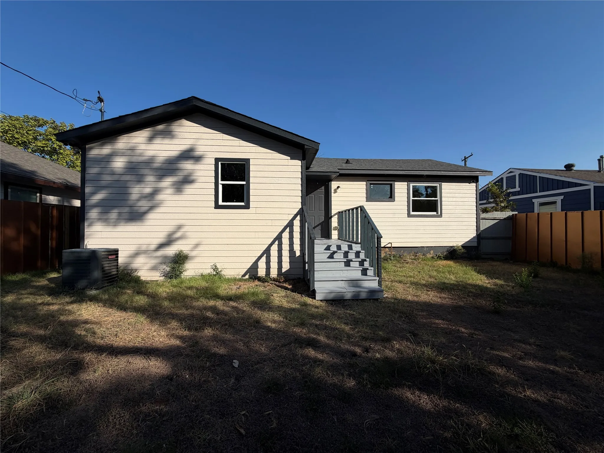 Single Family Residence For Sale in Dallas County , 2810 Fordham Road, Dallas, Texas 75216, 3 Bedroom, 2 Bathroom, Garage spaces, 1,186 Sqft, built in 1948, mls#21388685, Real Estate Agent in Dallas, Homes For Sale in Dallas county, Homes For Sale in Dallas, Realtor in Dallas Texas, Real Estate Brokerage Independent Realty Texas, Luminita Cordes Realtor