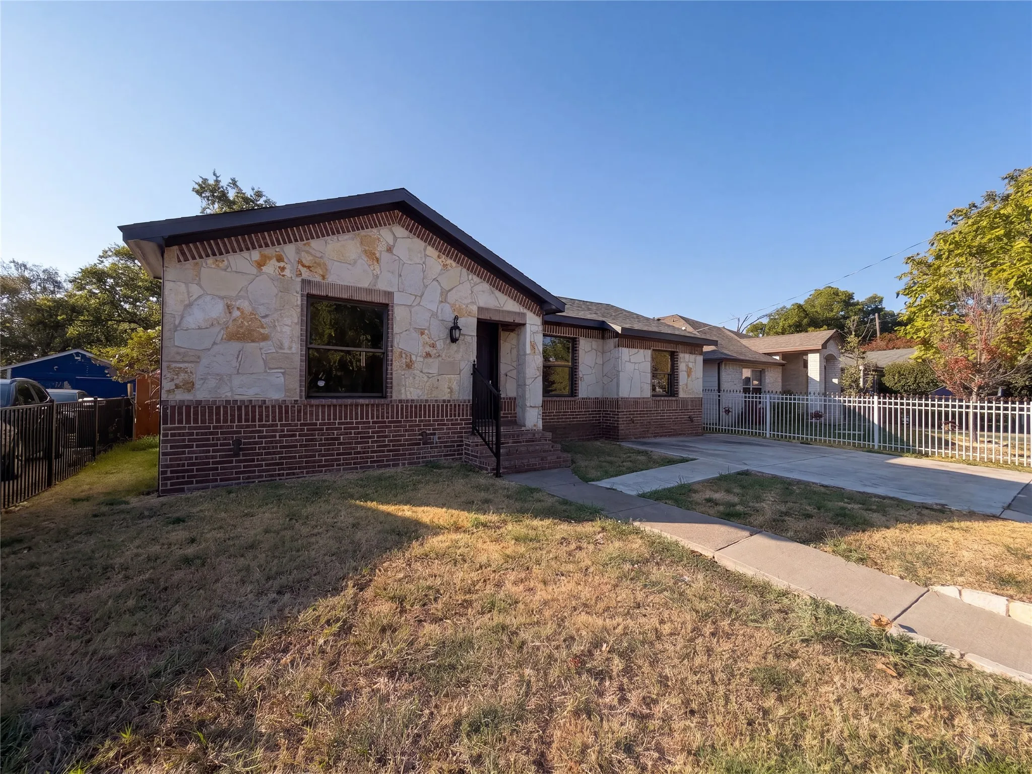 Single Family Residence For Sale in Dallas County , 2810 Fordham Road, Dallas, Texas 75216, 3 Bedroom, 2 Bathroom, Garage spaces, 1,186 Sqft, built in 1948, mls#21388685, Real Estate Agent in Dallas, Homes For Sale in Dallas county, Homes For Sale in Dallas, Realtor in Dallas Texas, Real Estate Brokerage Independent Realty Texas, Luminita Cordes Realtor