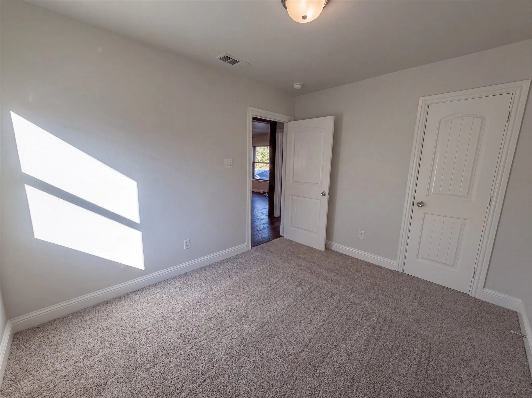 Single Family Residence For Sale in Dallas County , 2810 Fordham Road, Dallas, Texas 75216, 3 Bedroom, 2 Bathroom, Garage spaces, 1,186 Sqft, built in 1948, mls#21388685, Real Estate Agent in Dallas, Homes For Sale in Dallas county, Homes For Sale in Dallas, Realtor in Dallas Texas, Real Estate Brokerage Independent Realty Texas, Luminita Cordes Realtor