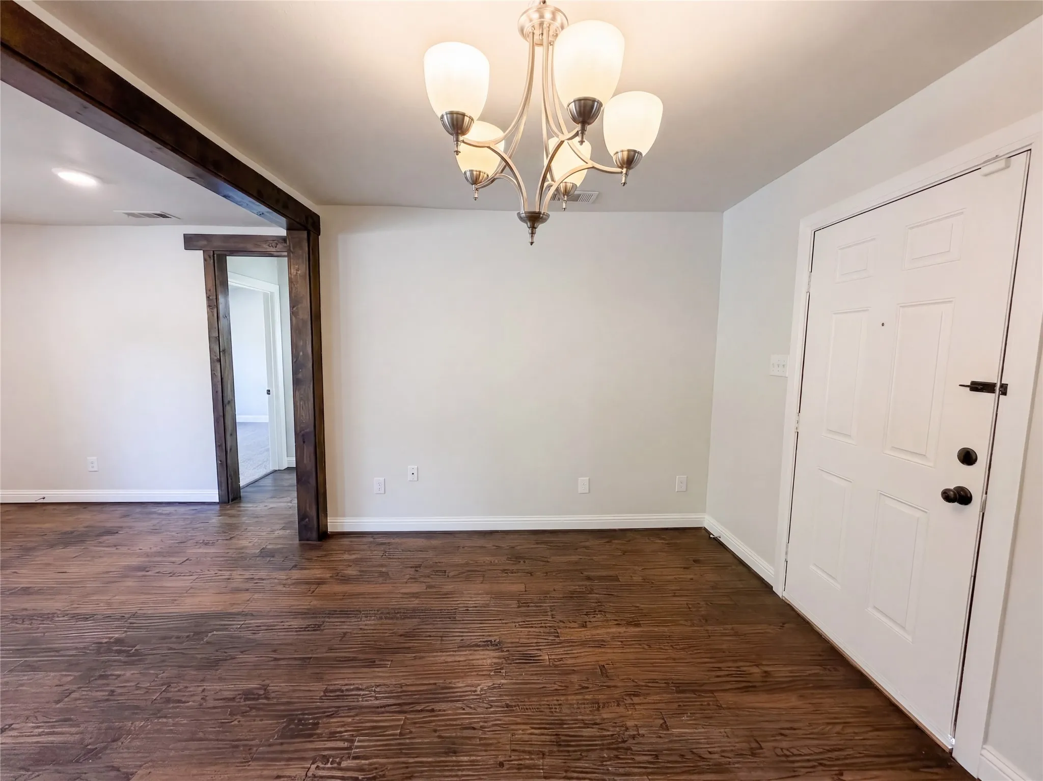 Single Family Residence For Sale in Dallas County , 2810 Fordham Road, Dallas, Texas 75216, 3 Bedroom, 2 Bathroom, Garage spaces, 1,186 Sqft, built in 1948, mls#21388685, Real Estate Agent in Dallas, Homes For Sale in Dallas county, Homes For Sale in Dallas, Realtor in Dallas Texas, Real Estate Brokerage Independent Realty Texas, Luminita Cordes Realtor