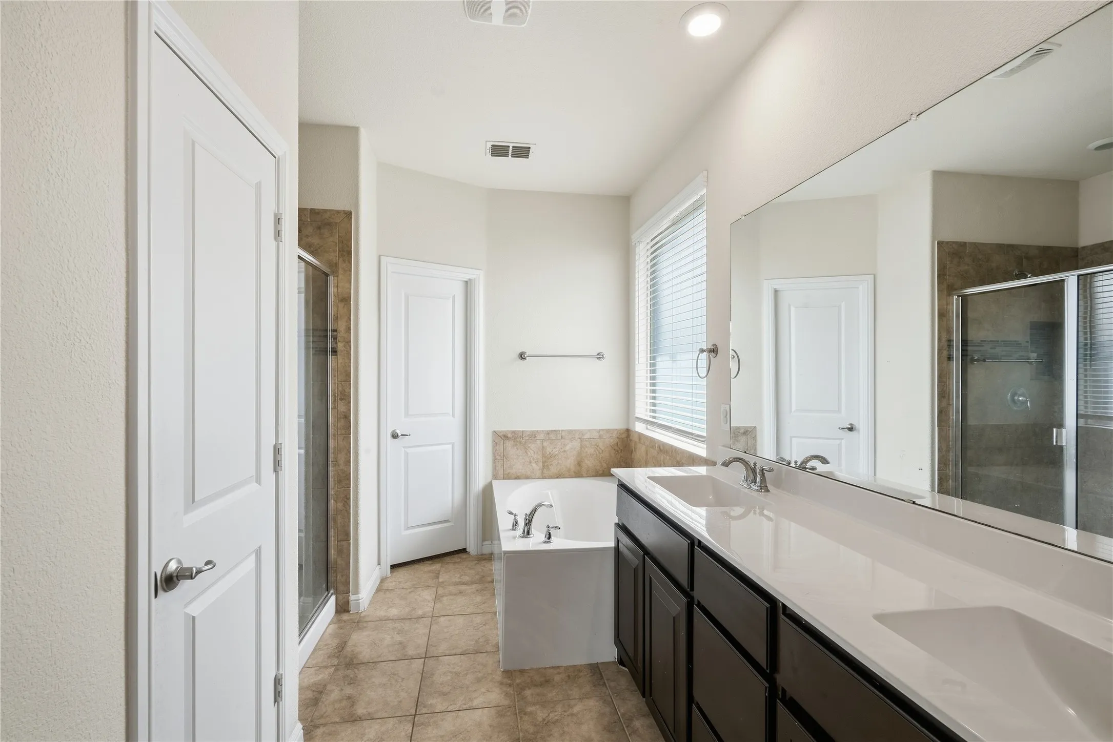 Single Family Residence For Rent in Tarrant County , 560 Pendennis Drive, Saginaw, Texas 76131, 3 Bedroom, 2 Bathroom, 2 Garage spaces, 1,998 Sqft, built in 2019, mls#21391787, Real Estate Agent in Saginaw, Homes For Rent in Tarrant county, Homes For Rent in Saginaw, Realtor in Saginaw Texas, Real Estate Brokerage Independent Realty Texas, Luminita Cordes Realtor