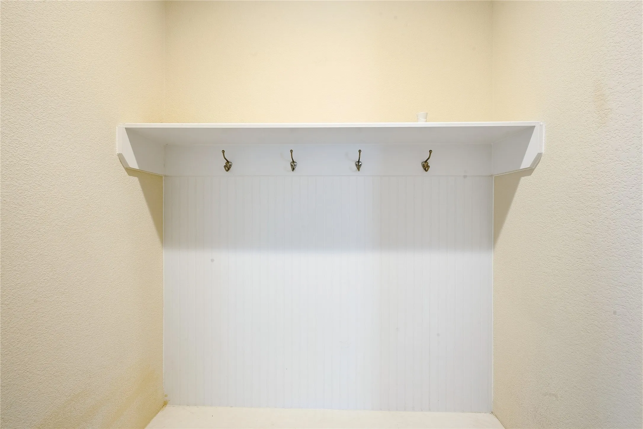 Single Family Residence For Rent in Tarrant County , 560 Pendennis Drive, Saginaw, Texas 76131, 3 Bedroom, 2 Bathroom, 2 Garage spaces, 1,998 Sqft, built in 2019, mls#21391787, Real Estate Agent in Saginaw, Homes For Rent in Tarrant county, Homes For Rent in Saginaw, Realtor in Saginaw Texas, Real Estate Brokerage Independent Realty Texas, Luminita Cordes Realtor
