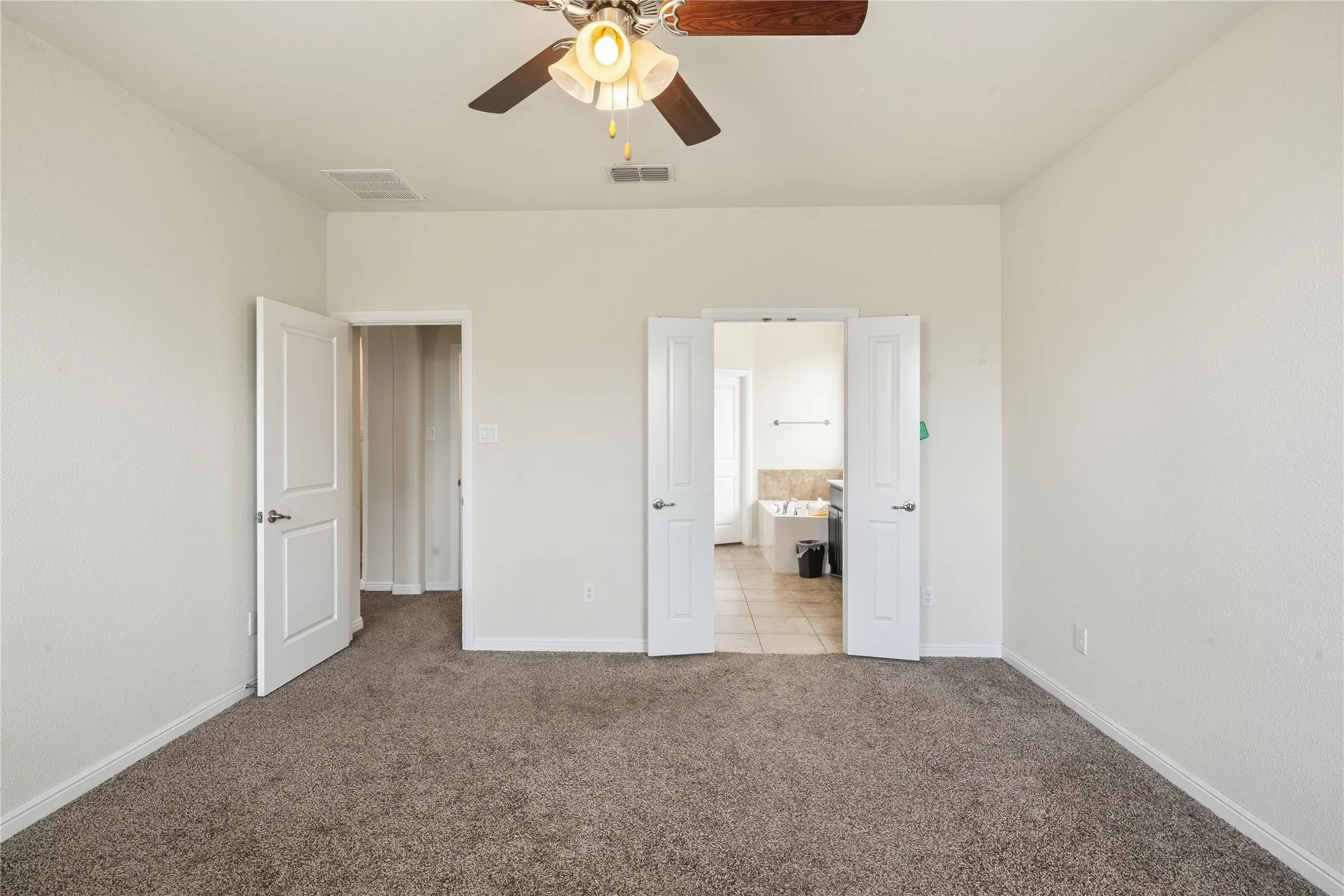 Single Family Residence For Rent in Tarrant County , 560 Pendennis Drive, Saginaw, Texas 76131, 3 Bedroom, 2 Bathroom, 2 Garage spaces, 1,998 Sqft, built in 2019, mls#21391787, Real Estate Agent in Saginaw, Homes For Rent in Tarrant county, Homes For Rent in Saginaw, Realtor in Saginaw Texas, Real Estate Brokerage Independent Realty Texas, Luminita Cordes Realtor