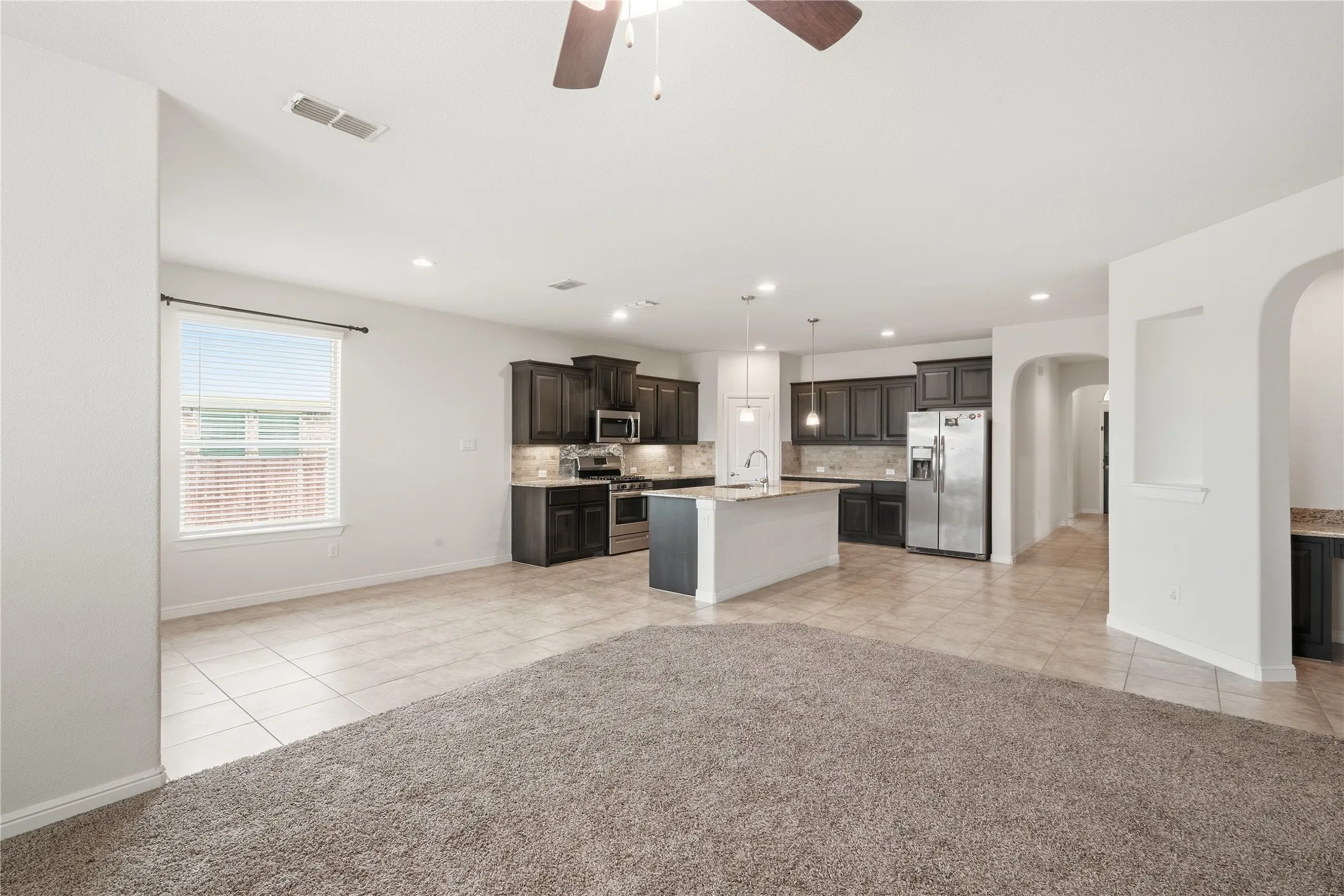 Single Family Residence For Rent in Tarrant County , 560 Pendennis Drive, Saginaw, Texas 76131, 3 Bedroom, 2 Bathroom, 2 Garage spaces, 1,998 Sqft, built in 2019, mls#21391787, Real Estate Agent in Saginaw, Homes For Rent in Tarrant county, Homes For Rent in Saginaw, Realtor in Saginaw Texas, Real Estate Brokerage Independent Realty Texas, Luminita Cordes Realtor