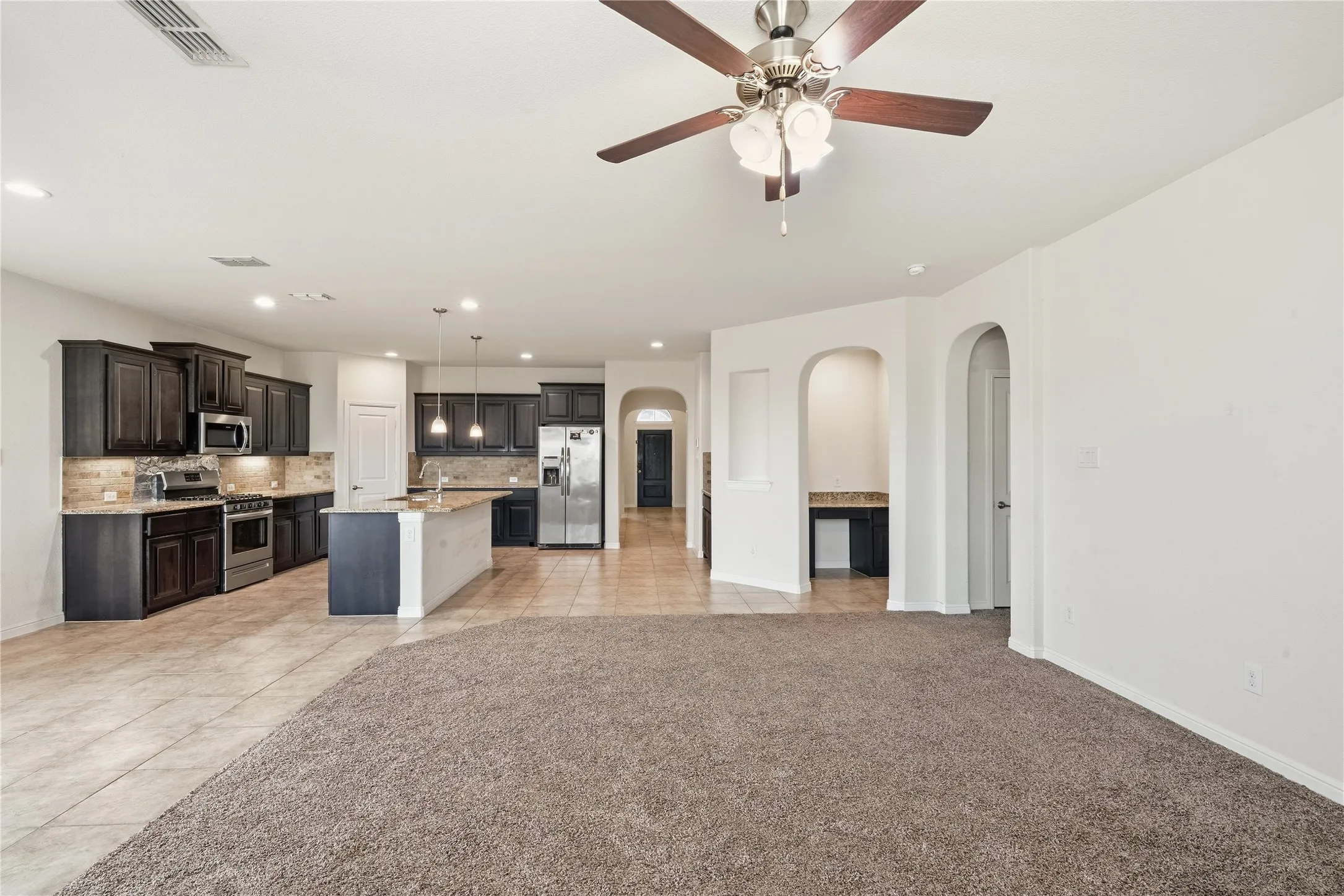 Single Family Residence For Rent in Tarrant County , 560 Pendennis Drive, Saginaw, Texas 76131, 3 Bedroom, 2 Bathroom, 2 Garage spaces, 1,998 Sqft, built in 2019, mls#21391787, Real Estate Agent in Saginaw, Homes For Rent in Tarrant county, Homes For Rent in Saginaw, Realtor in Saginaw Texas, Real Estate Brokerage Independent Realty Texas, Luminita Cordes Realtor