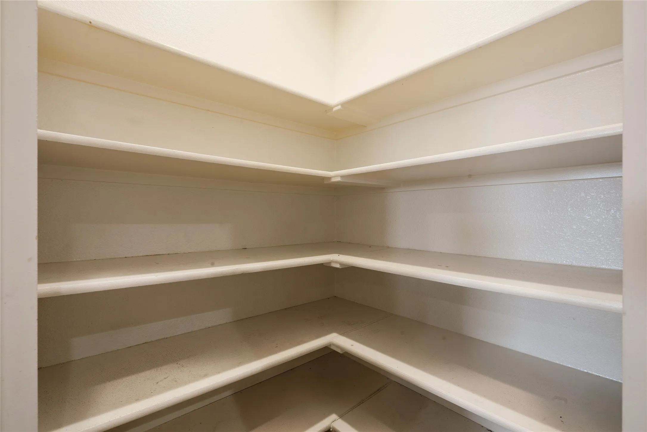 Single Family Residence For Rent in Tarrant County , 560 Pendennis Drive, Saginaw, Texas 76131, 3 Bedroom, 2 Bathroom, 2 Garage spaces, 1,998 Sqft, built in 2019, mls#21391787, Real Estate Agent in Saginaw, Homes For Rent in Tarrant county, Homes For Rent in Saginaw, Realtor in Saginaw Texas, Real Estate Brokerage Independent Realty Texas, Luminita Cordes Realtor