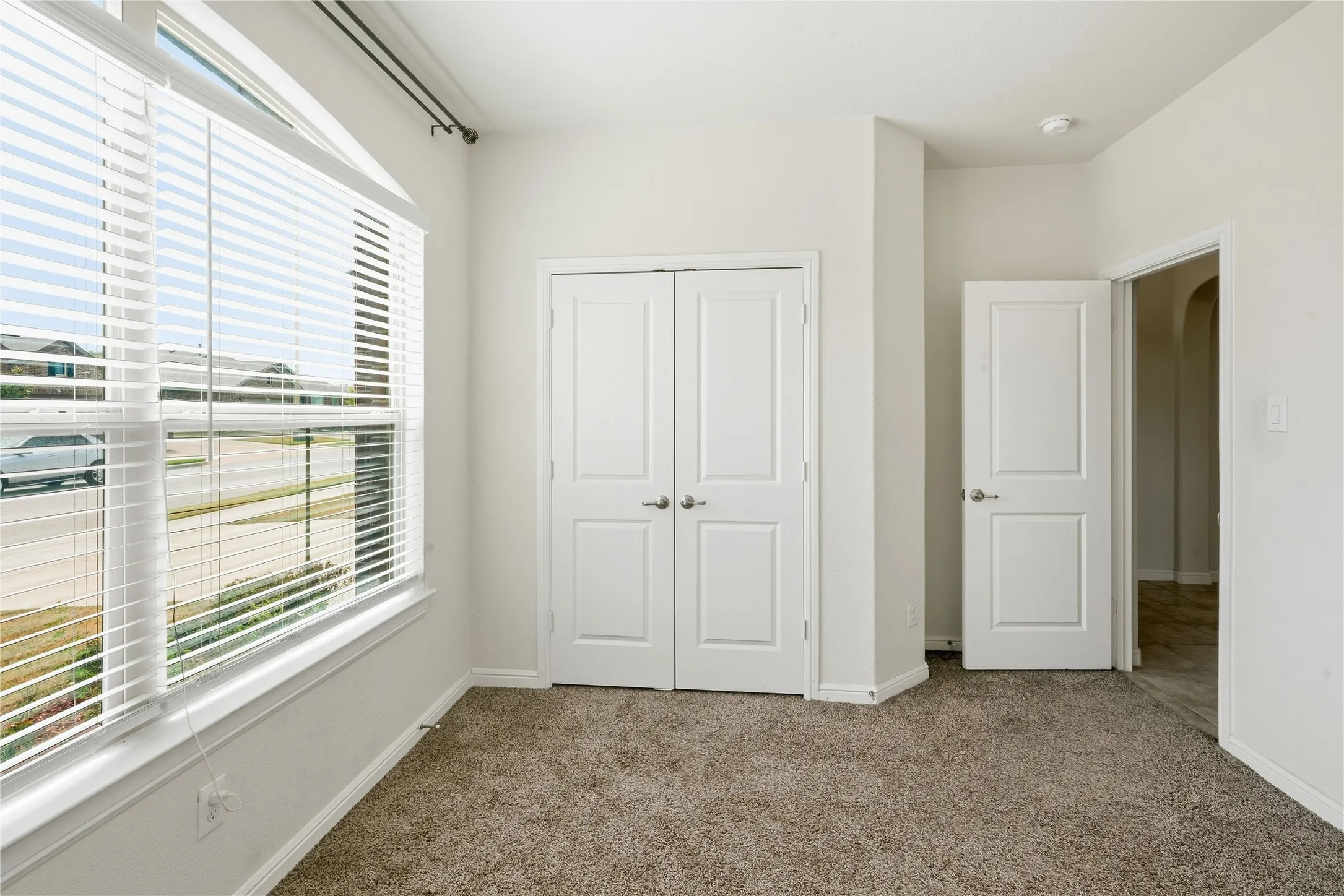 Single Family Residence For Rent in Tarrant County , 560 Pendennis Drive, Saginaw, Texas 76131, 3 Bedroom, 2 Bathroom, 2 Garage spaces, 1,998 Sqft, built in 2019, mls#21391787, Real Estate Agent in Saginaw, Homes For Rent in Tarrant county, Homes For Rent in Saginaw, Realtor in Saginaw Texas, Real Estate Brokerage Independent Realty Texas, Luminita Cordes Realtor