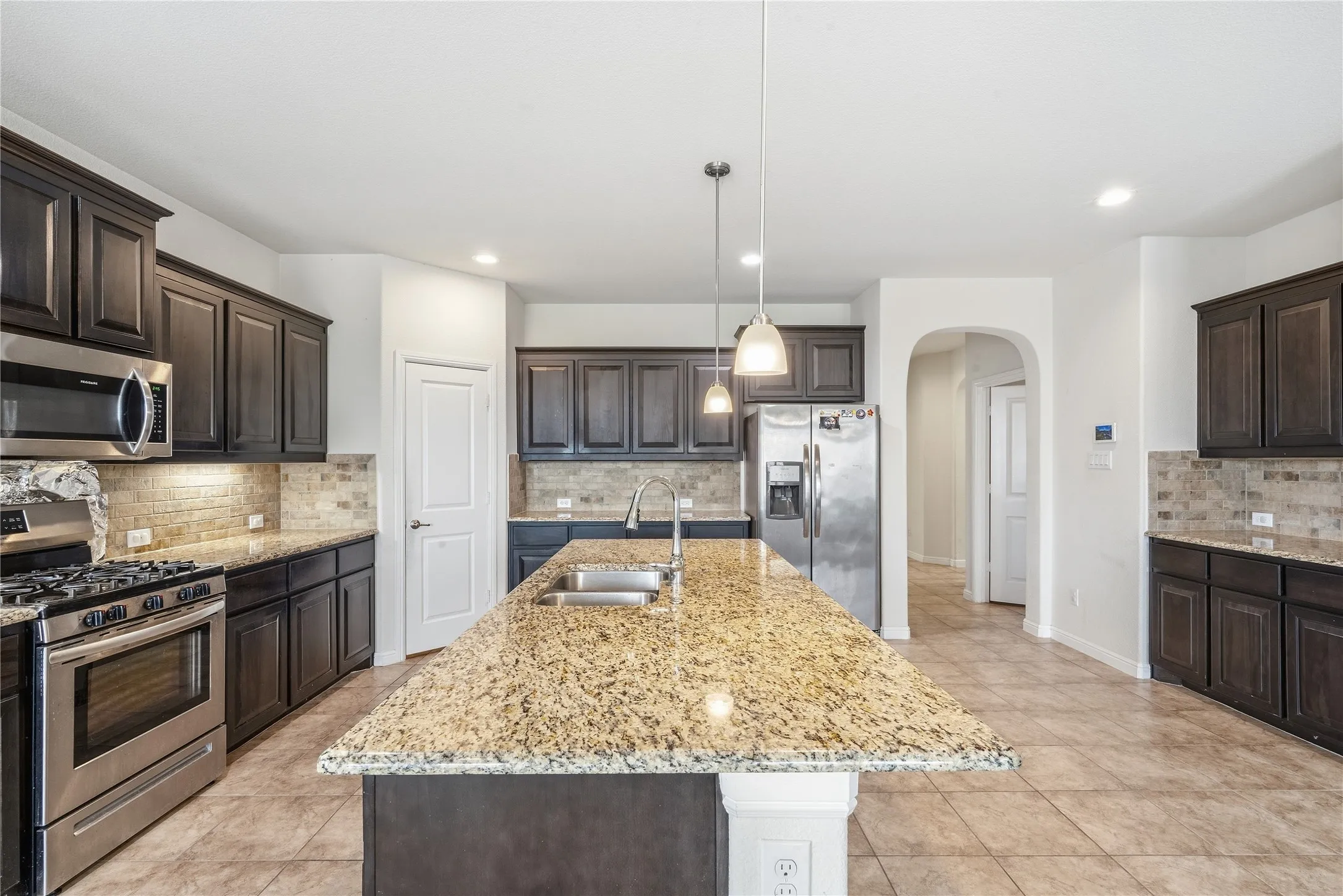 Single Family Residence For Rent in Tarrant County , 560 Pendennis Drive, Saginaw, Texas 76131, 3 Bedroom, 2 Bathroom, 2 Garage spaces, 1,998 Sqft, built in 2019, mls#21391787, Real Estate Agent in Saginaw, Homes For Rent in Tarrant county, Homes For Rent in Saginaw, Realtor in Saginaw Texas, Real Estate Brokerage Independent Realty Texas, Luminita Cordes Realtor
