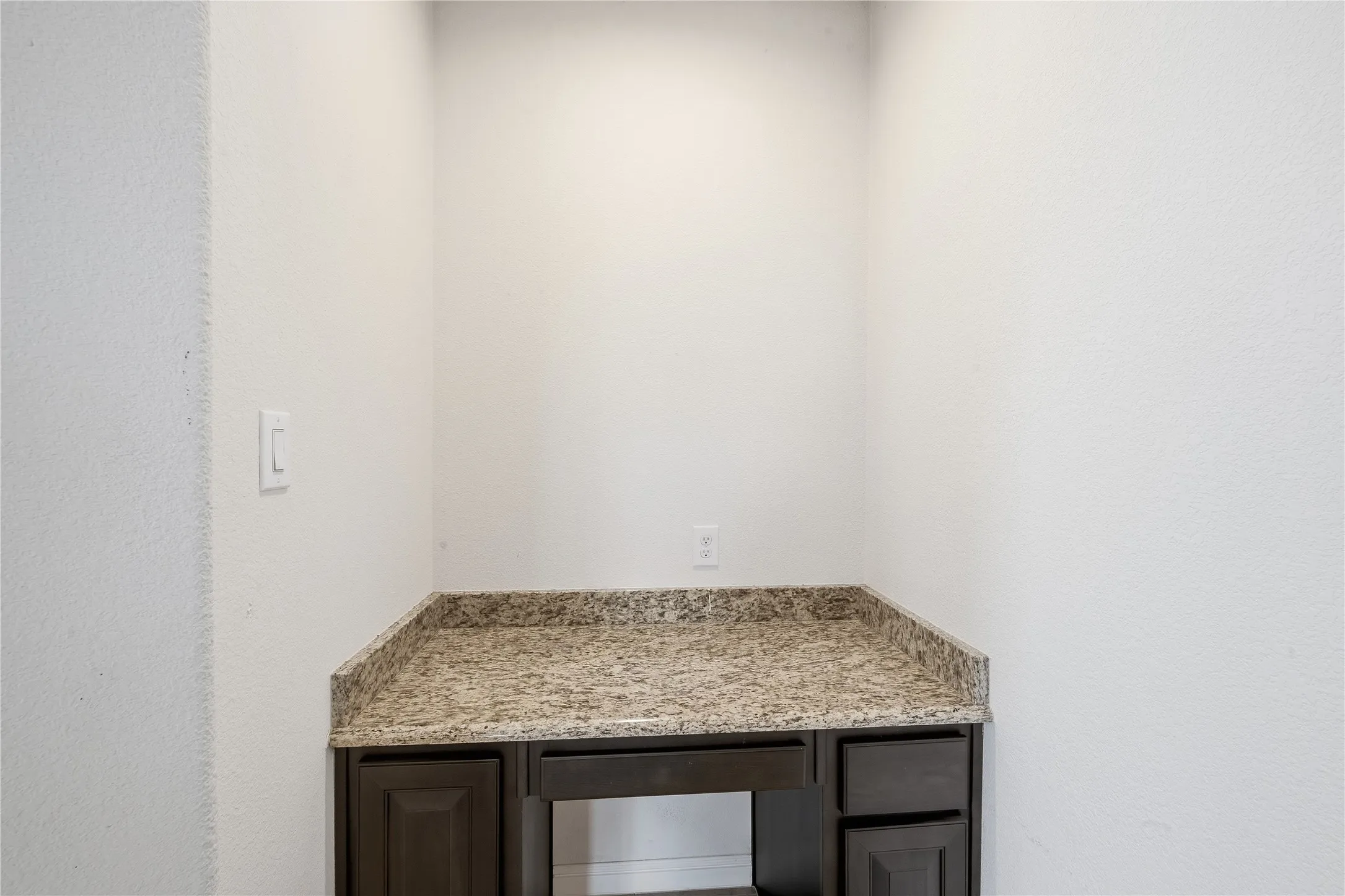 Single Family Residence For Rent in Tarrant County , 560 Pendennis Drive, Saginaw, Texas 76131, 3 Bedroom, 2 Bathroom, 2 Garage spaces, 1,998 Sqft, built in 2019, mls#21391787, Real Estate Agent in Saginaw, Homes For Rent in Tarrant county, Homes For Rent in Saginaw, Realtor in Saginaw Texas, Real Estate Brokerage Independent Realty Texas, Luminita Cordes Realtor