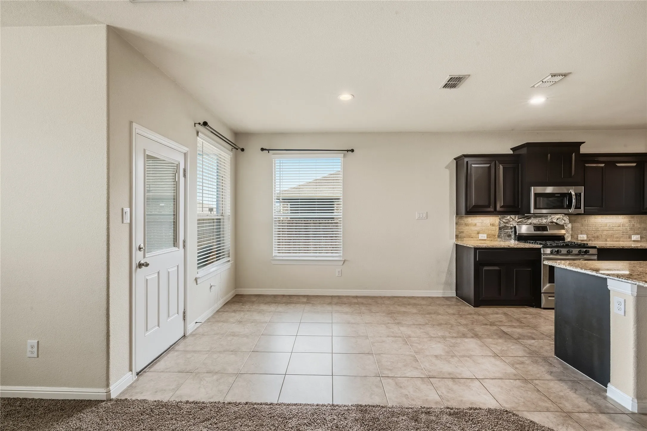 Single Family Residence For Rent in Tarrant County , 560 Pendennis Drive, Saginaw, Texas 76131, 3 Bedroom, 2 Bathroom, 2 Garage spaces, 1,998 Sqft, built in 2019, mls#21391787, Real Estate Agent in Saginaw, Homes For Rent in Tarrant county, Homes For Rent in Saginaw, Realtor in Saginaw Texas, Real Estate Brokerage Independent Realty Texas, Luminita Cordes Realtor