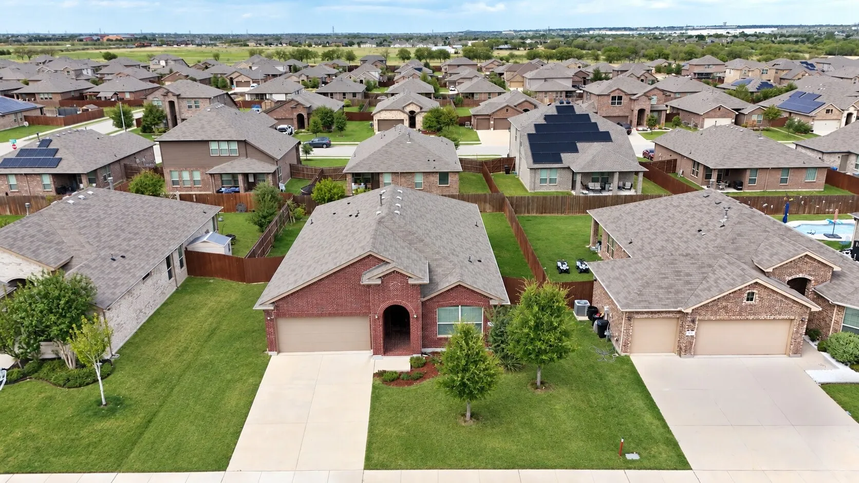 Single Family Residence For Rent in Tarrant County , 560 Pendennis Drive, Saginaw, Texas 76131, 3 Bedroom, 2 Bathroom, 2 Garage spaces, 1,998 Sqft, built in 2019, mls#21391787, Real Estate Agent in Saginaw, Homes For Rent in Tarrant county, Homes For Rent in Saginaw, Realtor in Saginaw Texas, Real Estate Brokerage Independent Realty Texas, Luminita Cordes Realtor