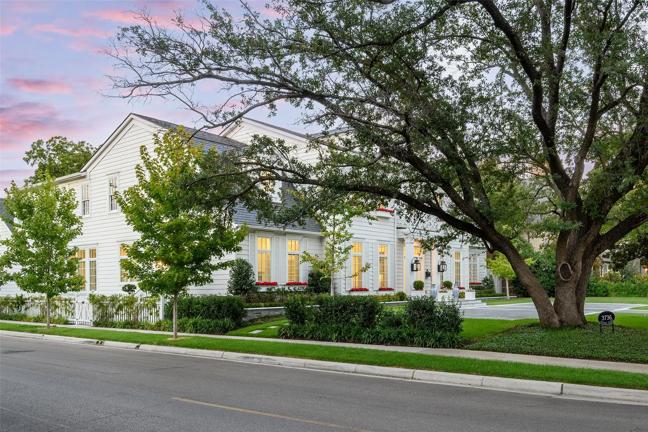 Single Family Residence For Sale in Dallas County , 3736 Potomac Avenue, Highland Park, Texas 75205, 7 Bedroom, 8 Bathroom, 3 Garage spaces, 10,914 Sqft, built in 2020, mls#21391905, Real Estate Agent in Highland Park, Homes For Sale in Dallas county, Homes For Sale in Highland Park, Realtor in Highland Park Texas, Real Estate Brokerage Independent Realty Texas, Luminita Cordes Realtor