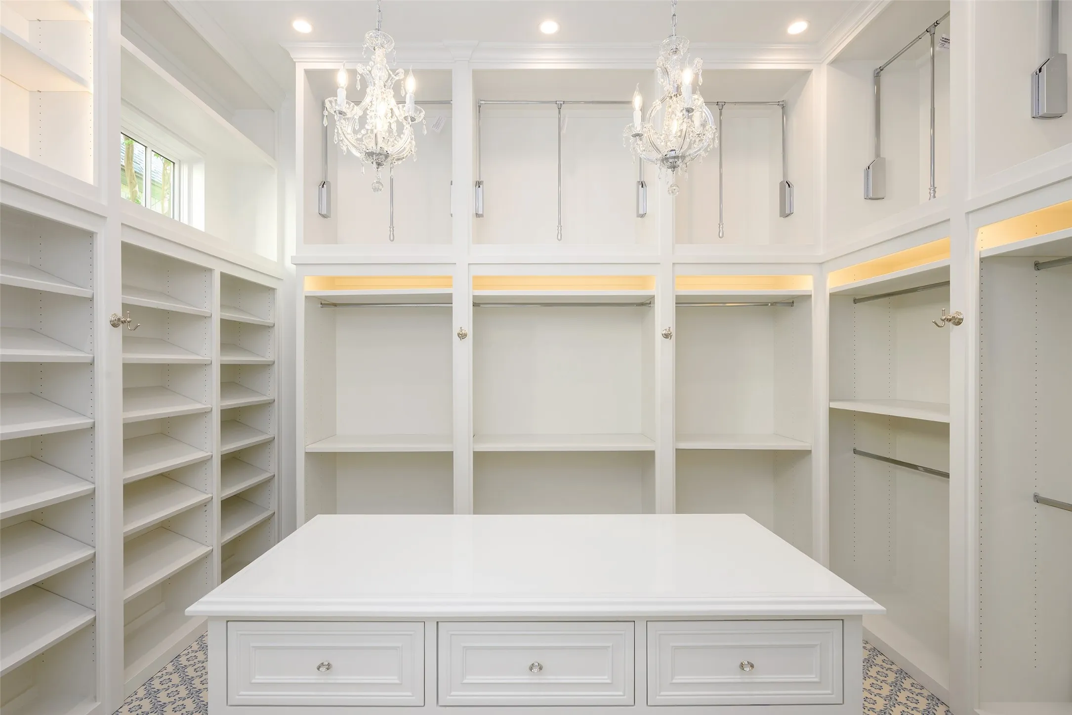 Single Family Residence For Sale in Dallas County , 3736 Potomac Avenue, Highland Park, Texas 75205, 7 Bedroom, 8 Bathroom, 3 Garage spaces, 10,914 Sqft, built in 2020, mls#21391905, Real Estate Agent in Highland Park, Homes For Sale in Dallas county, Homes For Sale in Highland Park, Realtor in Highland Park Texas, Real Estate Brokerage Independent Realty Texas, Luminita Cordes Realtor