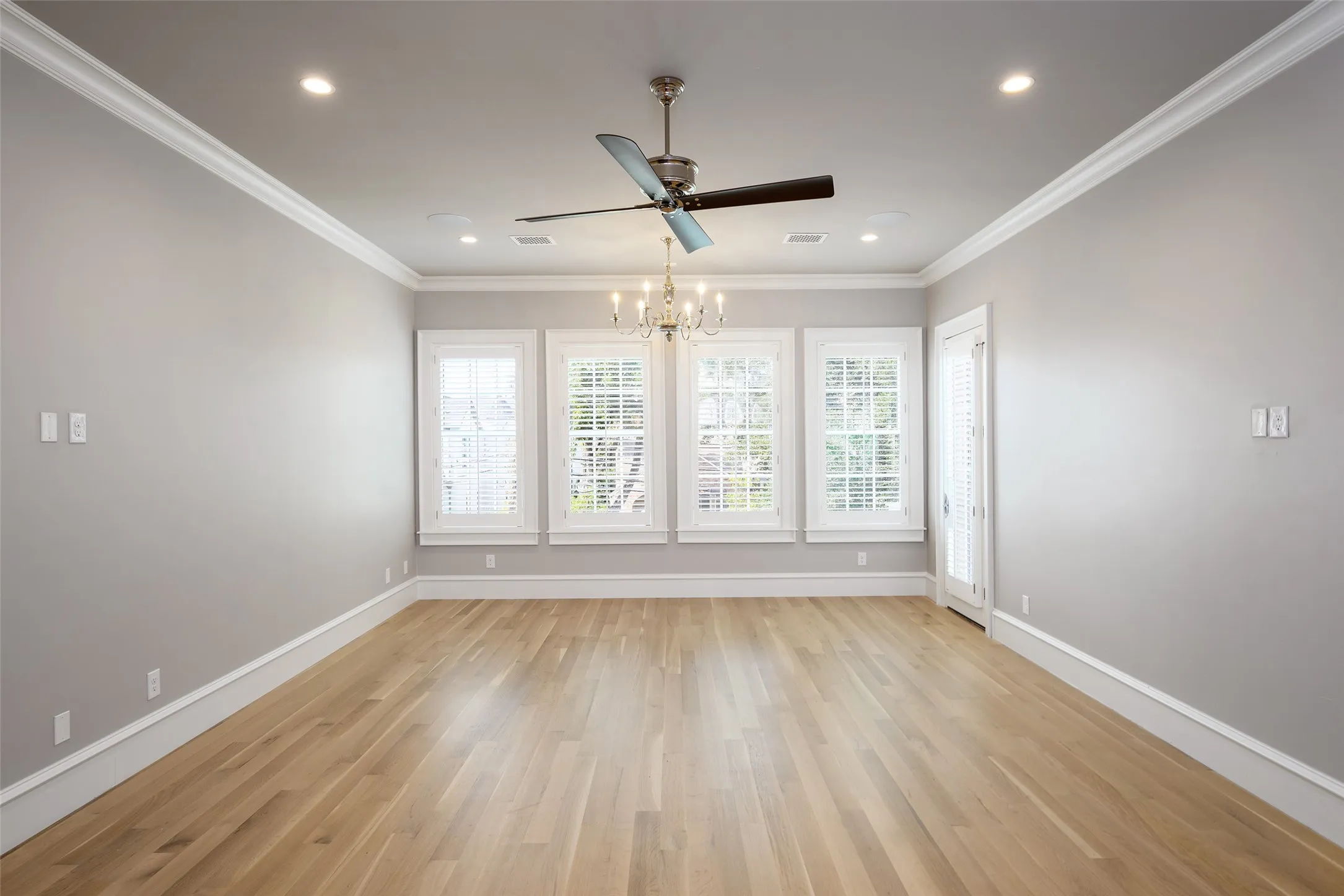 Single Family Residence For Sale in Dallas County , 3736 Potomac Avenue, Highland Park, Texas 75205, 7 Bedroom, 8 Bathroom, 3 Garage spaces, 10,914 Sqft, built in 2020, mls#21391905, Real Estate Agent in Highland Park, Homes For Sale in Dallas county, Homes For Sale in Highland Park, Realtor in Highland Park Texas, Real Estate Brokerage Independent Realty Texas, Luminita Cordes Realtor