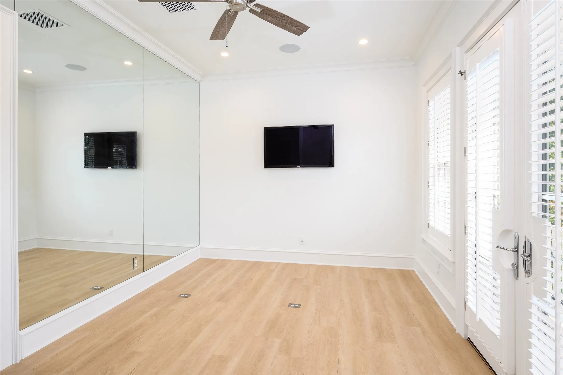 Single Family Residence For Sale in Dallas County , 3736 Potomac Avenue, Highland Park, Texas 75205, 7 Bedroom, 8 Bathroom, 3 Garage spaces, 10,914 Sqft, built in 2020, mls#21391905, Real Estate Agent in Highland Park, Homes For Sale in Dallas county, Homes For Sale in Highland Park, Realtor in Highland Park Texas, Real Estate Brokerage Independent Realty Texas, Luminita Cordes Realtor