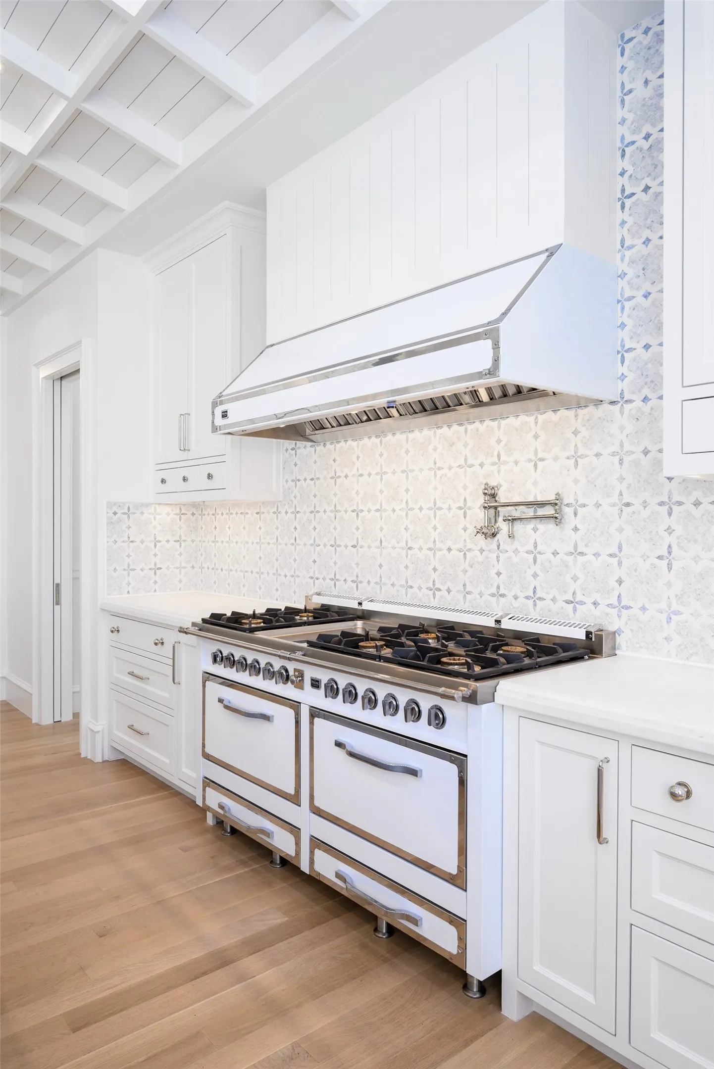 Single Family Residence For Sale in Dallas County , 3736 Potomac Avenue, Highland Park, Texas 75205, 7 Bedroom, 8 Bathroom, 3 Garage spaces, 10,914 Sqft, built in 2020, mls#21391905, Real Estate Agent in Highland Park, Homes For Sale in Dallas county, Homes For Sale in Highland Park, Realtor in Highland Park Texas, Real Estate Brokerage Independent Realty Texas, Luminita Cordes Realtor
