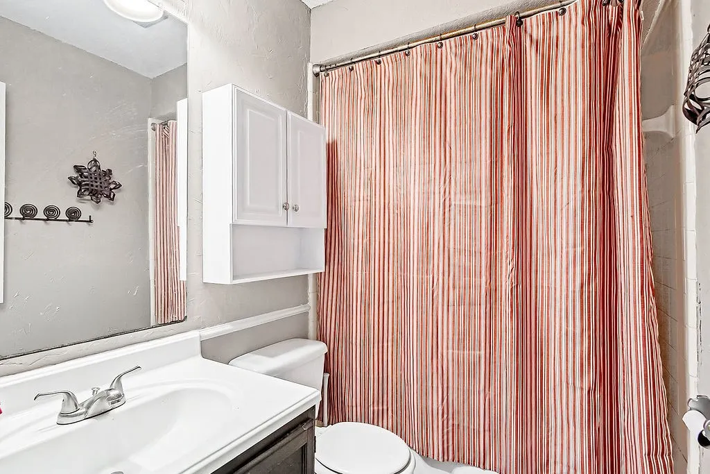 Single Family Residence For Sale in Tarrant County , 2119 Lavon Creek Lane, Arlington, Texas 76006, 3 Bedroom, 2 Bathroom, 2 Garage spaces, 1,576 Sqft, built in 1979, mls#21388690, Real Estate Agent in Arlington, Homes For Sale in Tarrant county, Homes For Sale in Arlington, Realtor in Arlington Texas, Real Estate Brokerage Independent Realty Texas, Luminita Cordes Realtor