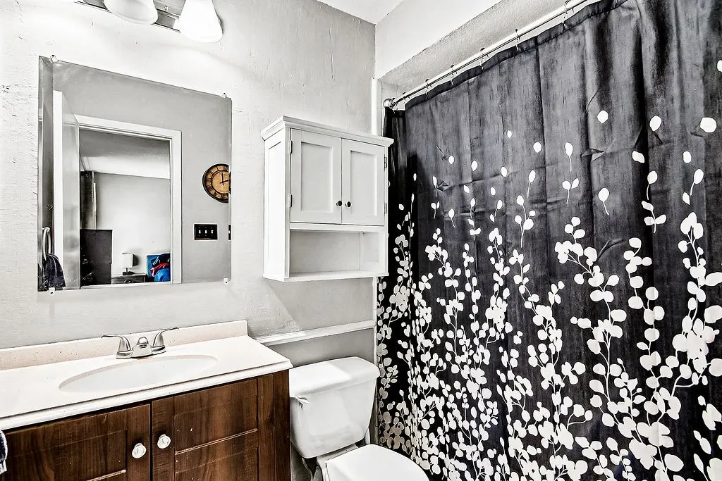 Single Family Residence For Sale in Tarrant County , 2119 Lavon Creek Lane, Arlington, Texas 76006, 3 Bedroom, 2 Bathroom, 2 Garage spaces, 1,576 Sqft, built in 1979, mls#21388690, Real Estate Agent in Arlington, Homes For Sale in Tarrant county, Homes For Sale in Arlington, Realtor in Arlington Texas, Real Estate Brokerage Independent Realty Texas, Luminita Cordes Realtor