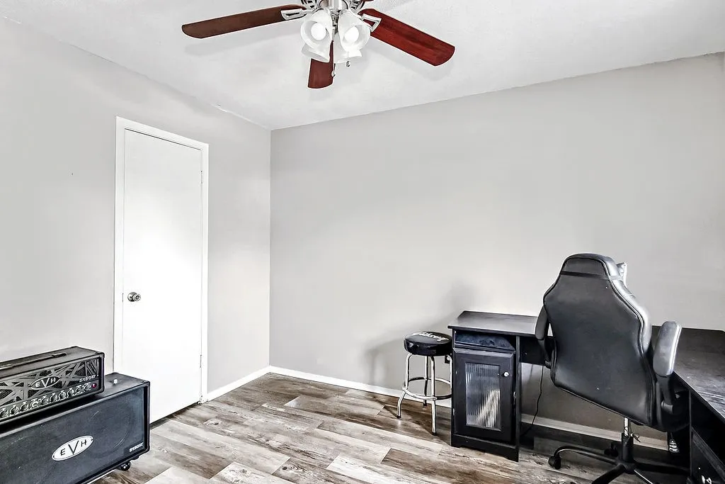 Single Family Residence For Sale in Tarrant County , 2119 Lavon Creek Lane, Arlington, Texas 76006, 3 Bedroom, 2 Bathroom, 2 Garage spaces, 1,576 Sqft, built in 1979, mls#21388690, Real Estate Agent in Arlington, Homes For Sale in Tarrant county, Homes For Sale in Arlington, Realtor in Arlington Texas, Real Estate Brokerage Independent Realty Texas, Luminita Cordes Realtor