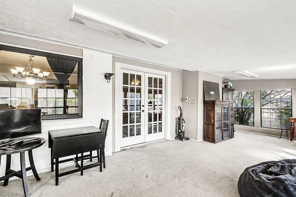 Single Family Residence For Sale in Tarrant County , 2119 Lavon Creek Lane, Arlington, Texas 76006, 3 Bedroom, 2 Bathroom, 2 Garage spaces, 1,576 Sqft, built in 1979, mls#21388690, Real Estate Agent in Arlington, Homes For Sale in Tarrant county, Homes For Sale in Arlington, Realtor in Arlington Texas, Real Estate Brokerage Independent Realty Texas, Luminita Cordes Realtor