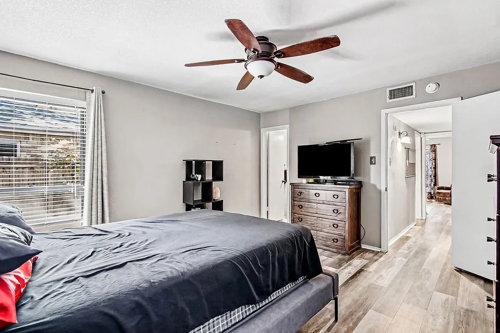 Single Family Residence For Sale in Tarrant County , 2119 Lavon Creek Lane, Arlington, Texas 76006, 3 Bedroom, 2 Bathroom, 2 Garage spaces, 1,576 Sqft, built in 1979, mls#21388690, Real Estate Agent in Arlington, Homes For Sale in Tarrant county, Homes For Sale in Arlington, Realtor in Arlington Texas, Real Estate Brokerage Independent Realty Texas, Luminita Cordes Realtor