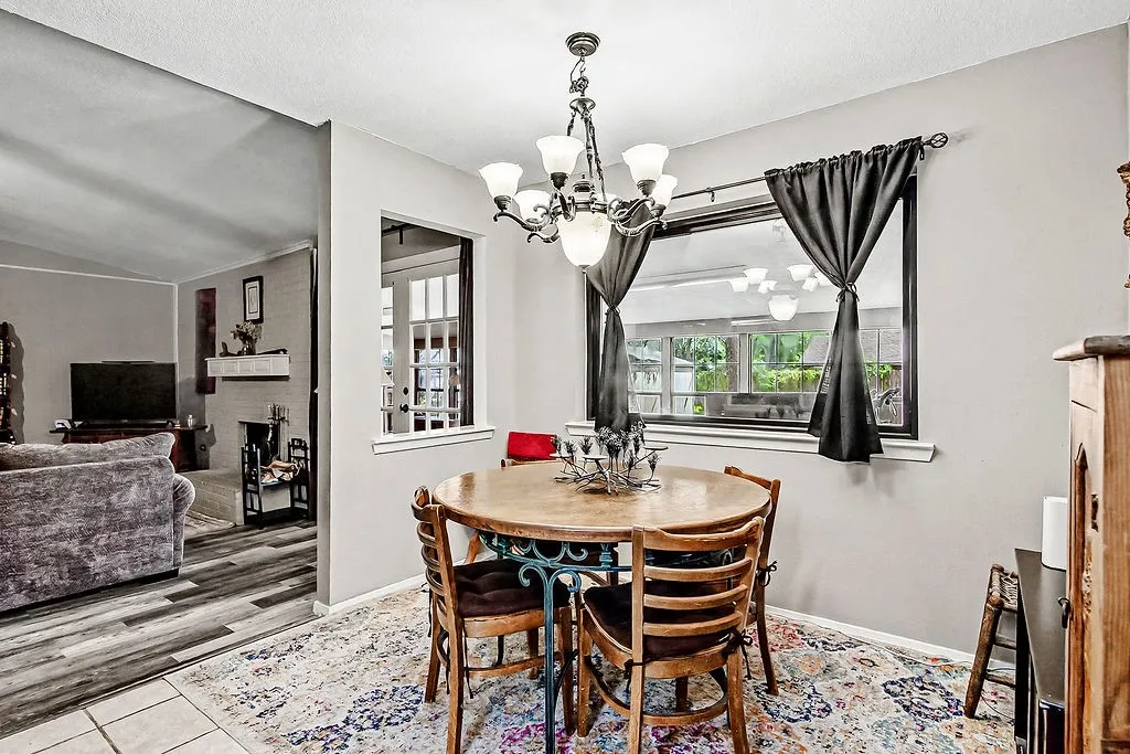 Single Family Residence For Sale in Tarrant County , 2119 Lavon Creek Lane, Arlington, Texas 76006, 3 Bedroom, 2 Bathroom, 2 Garage spaces, 1,576 Sqft, built in 1979, mls#21388690, Real Estate Agent in Arlington, Homes For Sale in Tarrant county, Homes For Sale in Arlington, Realtor in Arlington Texas, Real Estate Brokerage Independent Realty Texas, Luminita Cordes Realtor