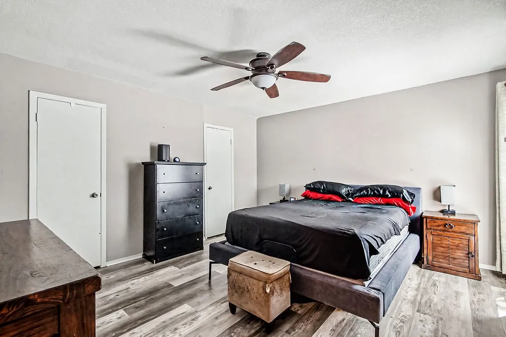 Single Family Residence For Sale in Tarrant County , 2119 Lavon Creek Lane, Arlington, Texas 76006, 3 Bedroom, 2 Bathroom, 2 Garage spaces, 1,576 Sqft, built in 1979, mls#21388690, Real Estate Agent in Arlington, Homes For Sale in Tarrant county, Homes For Sale in Arlington, Realtor in Arlington Texas, Real Estate Brokerage Independent Realty Texas, Luminita Cordes Realtor