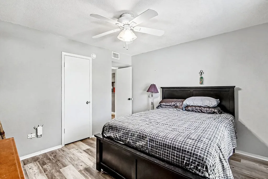 Single Family Residence For Sale in Tarrant County , 2119 Lavon Creek Lane, Arlington, Texas 76006, 3 Bedroom, 2 Bathroom, 2 Garage spaces, 1,576 Sqft, built in 1979, mls#21388690, Real Estate Agent in Arlington, Homes For Sale in Tarrant county, Homes For Sale in Arlington, Realtor in Arlington Texas, Real Estate Brokerage Independent Realty Texas, Luminita Cordes Realtor