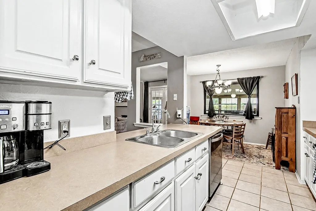 Single Family Residence For Sale in Tarrant County , 2119 Lavon Creek Lane, Arlington, Texas 76006, 3 Bedroom, 2 Bathroom, 2 Garage spaces, 1,576 Sqft, built in 1979, mls#21388690, Real Estate Agent in Arlington, Homes For Sale in Tarrant county, Homes For Sale in Arlington, Realtor in Arlington Texas, Real Estate Brokerage Independent Realty Texas, Luminita Cordes Realtor