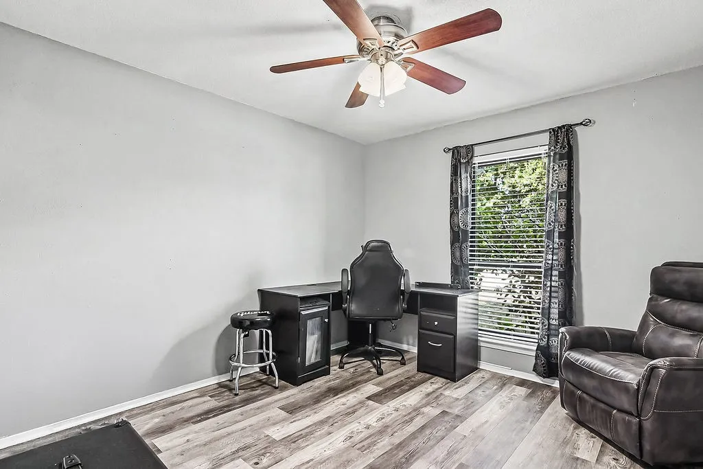 Single Family Residence For Sale in Tarrant County , 2119 Lavon Creek Lane, Arlington, Texas 76006, 3 Bedroom, 2 Bathroom, 2 Garage spaces, 1,576 Sqft, built in 1979, mls#21388690, Real Estate Agent in Arlington, Homes For Sale in Tarrant county, Homes For Sale in Arlington, Realtor in Arlington Texas, Real Estate Brokerage Independent Realty Texas, Luminita Cordes Realtor