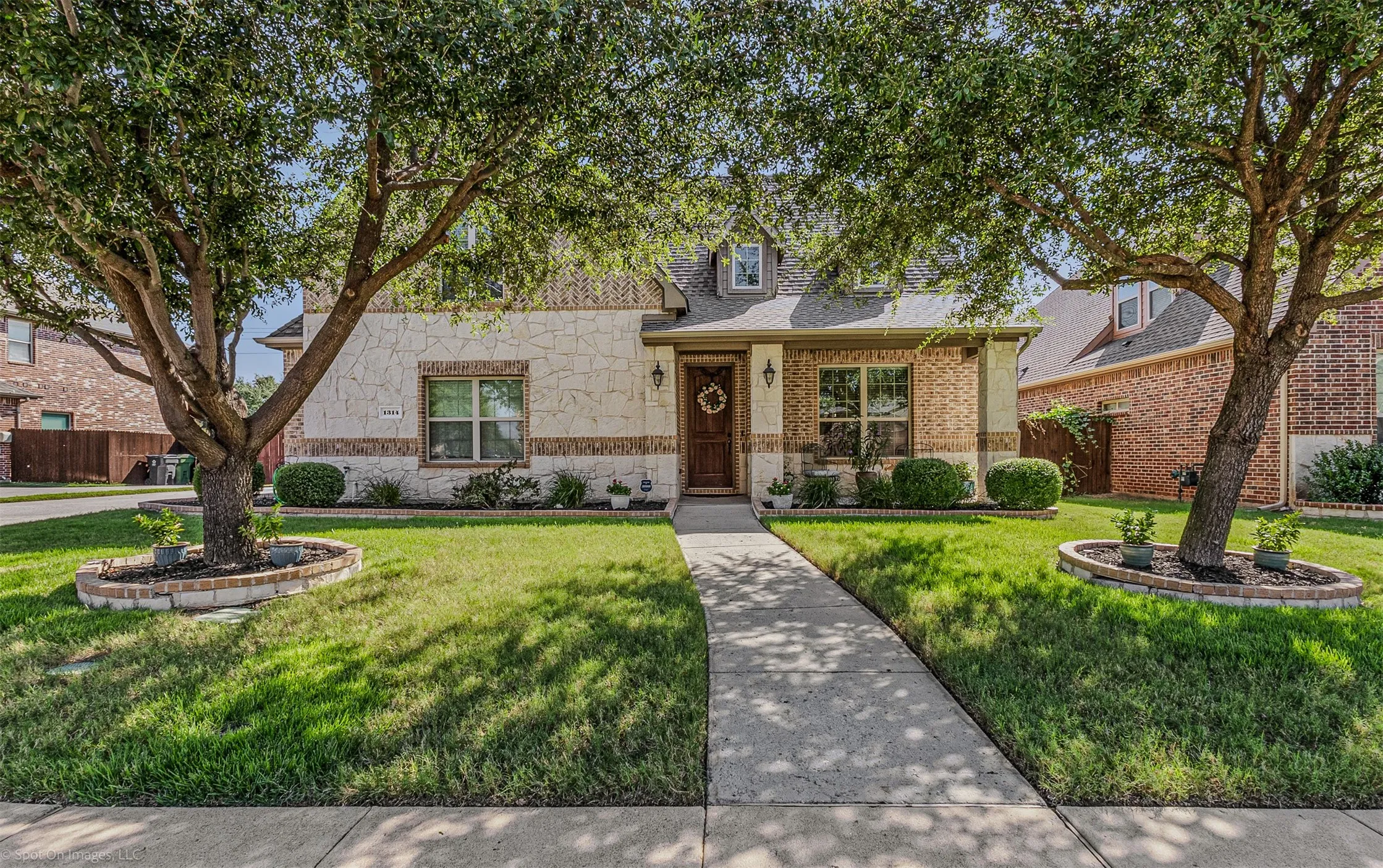 Single Family Residence For Sale in Collin County , 1314 Oak Hill Lane, Murphy, Texas 75094, 4 Bedroom, 3 Bathroom, 2 Garage spaces, 2,652 Sqft, built in 2014, mls#21390486, Real Estate Agent in Murphy, Homes For Sale in Collin county, Homes For Sale in Murphy, Realtor in Murphy Texas, Real Estate Brokerage Independent Realty Texas, Luminita Cordes Realtor