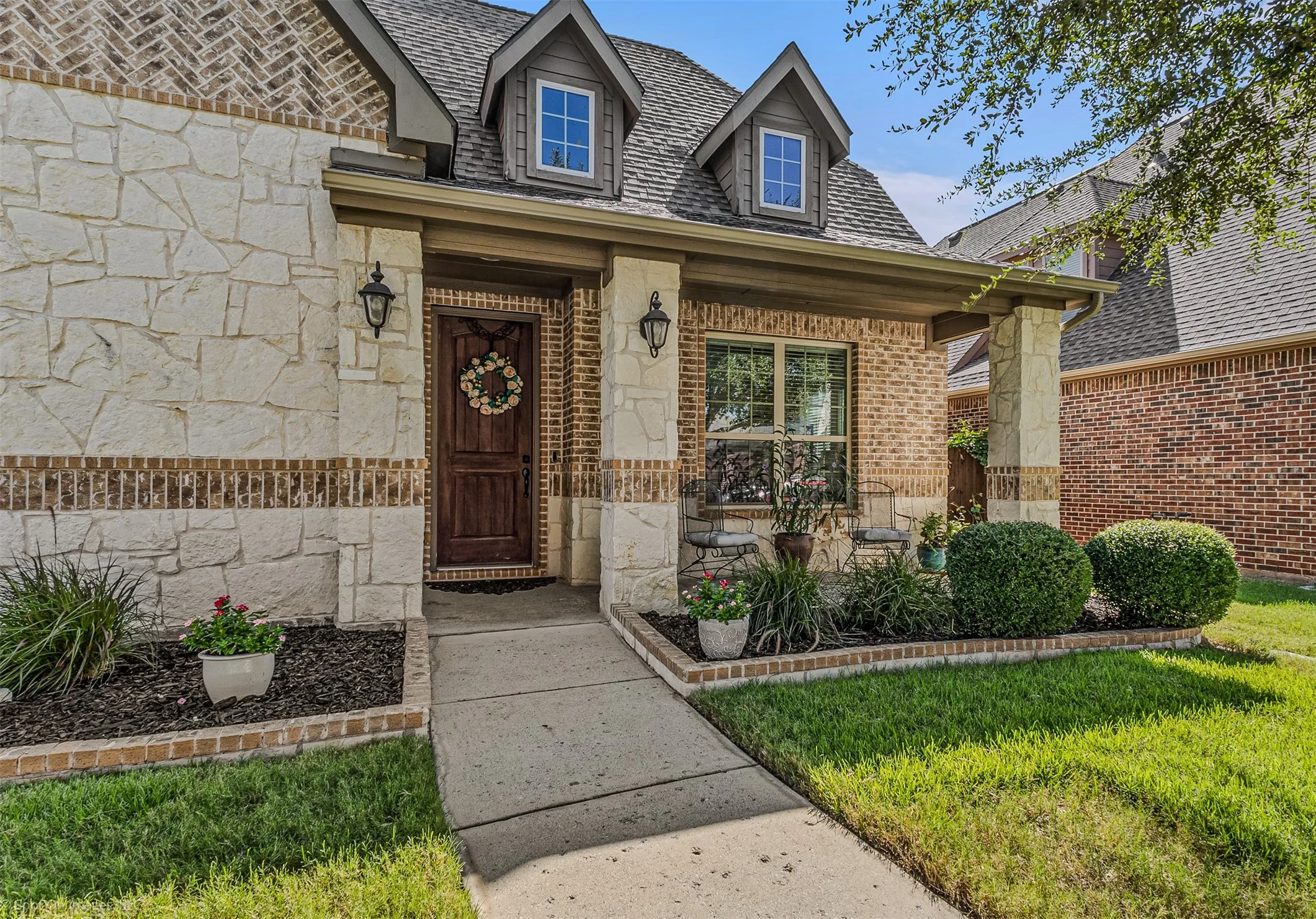 Single Family Residence For Sale in Collin County , 1314 Oak Hill Lane, Murphy, Texas 75094, 4 Bedroom, 3 Bathroom, 2 Garage spaces, 2,652 Sqft, built in 2014, mls#21390486, Real Estate Agent in Murphy, Homes For Sale in Collin county, Homes For Sale in Murphy, Realtor in Murphy Texas, Real Estate Brokerage Independent Realty Texas, Luminita Cordes Realtor