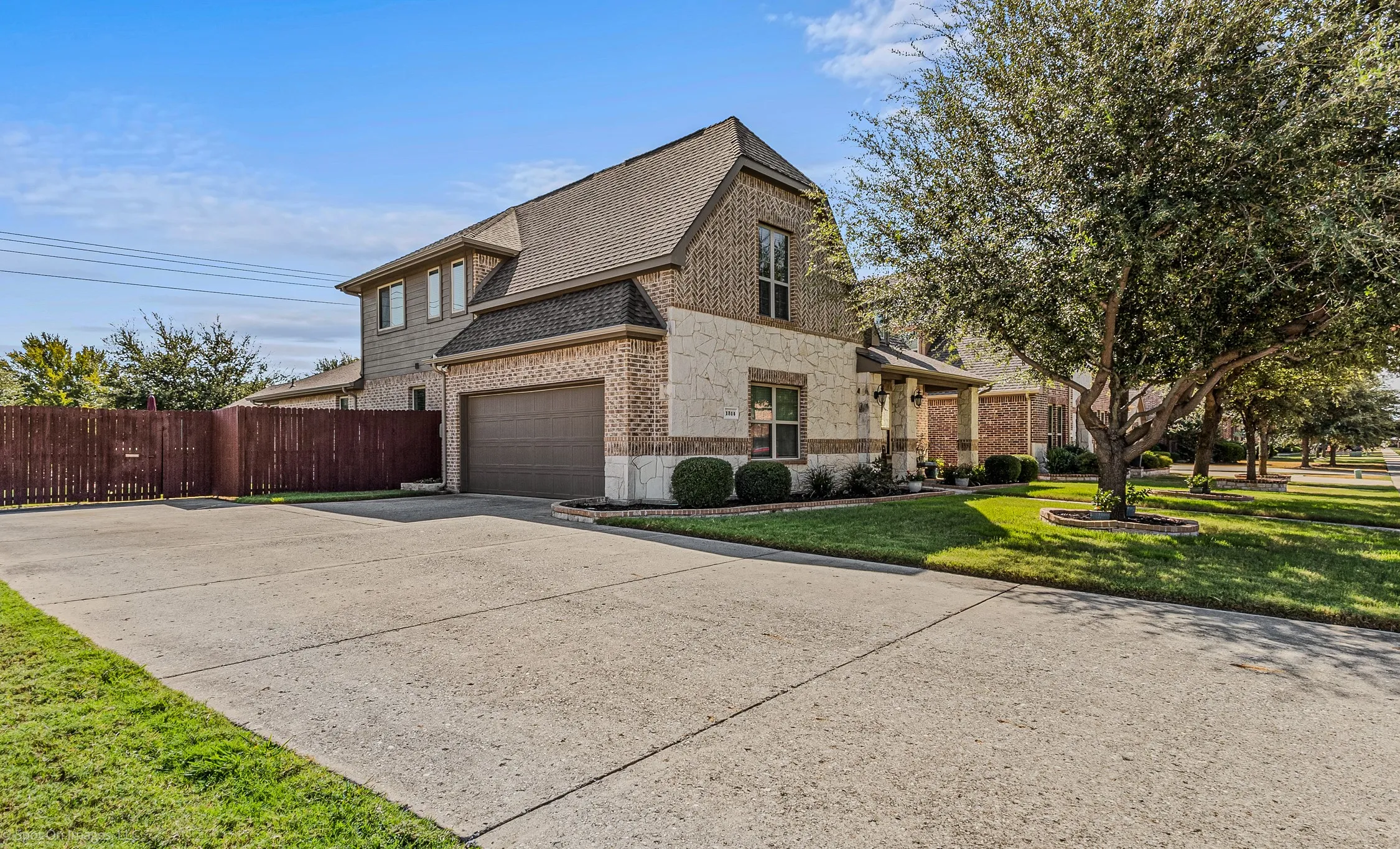 Single Family Residence For Sale in Collin County , 1314 Oak Hill Lane, Murphy, Texas 75094, 4 Bedroom, 3 Bathroom, 2 Garage spaces, 2,652 Sqft, built in 2014, mls#21390486, Real Estate Agent in Murphy, Homes For Sale in Collin county, Homes For Sale in Murphy, Realtor in Murphy Texas, Real Estate Brokerage Independent Realty Texas, Luminita Cordes Realtor
