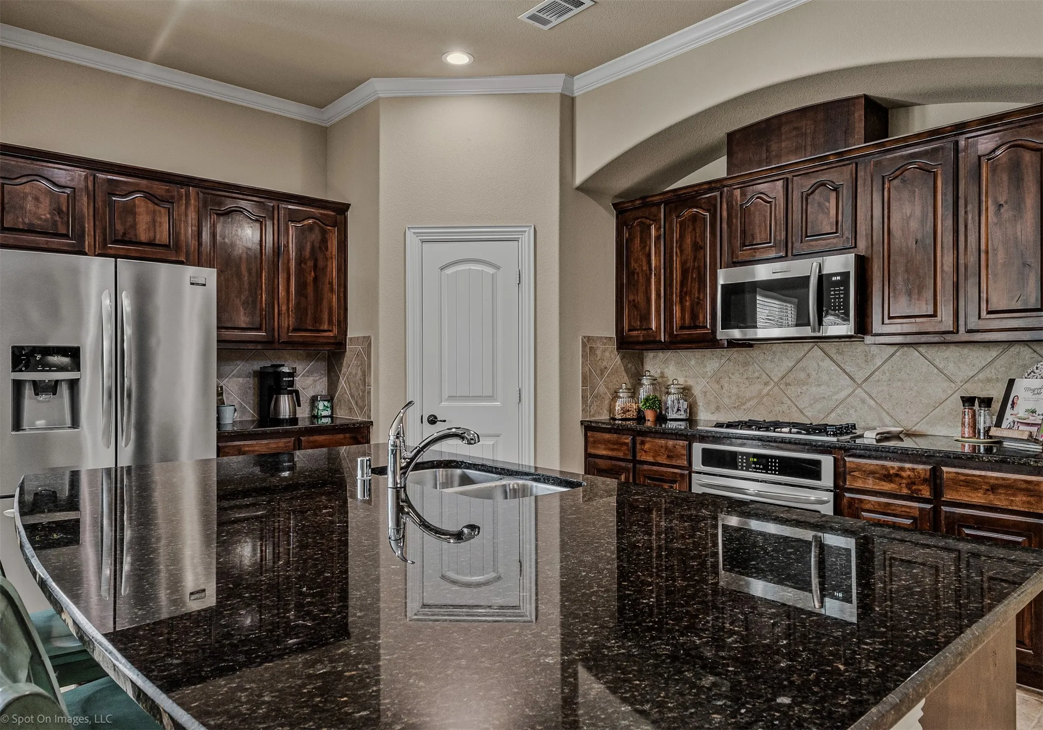 Single Family Residence For Sale in Collin County , 1314 Oak Hill Lane, Murphy, Texas 75094, 4 Bedroom, 3 Bathroom, 2 Garage spaces, 2,652 Sqft, built in 2014, mls#21390486, Real Estate Agent in Murphy, Homes For Sale in Collin county, Homes For Sale in Murphy, Realtor in Murphy Texas, Real Estate Brokerage Independent Realty Texas, Luminita Cordes Realtor