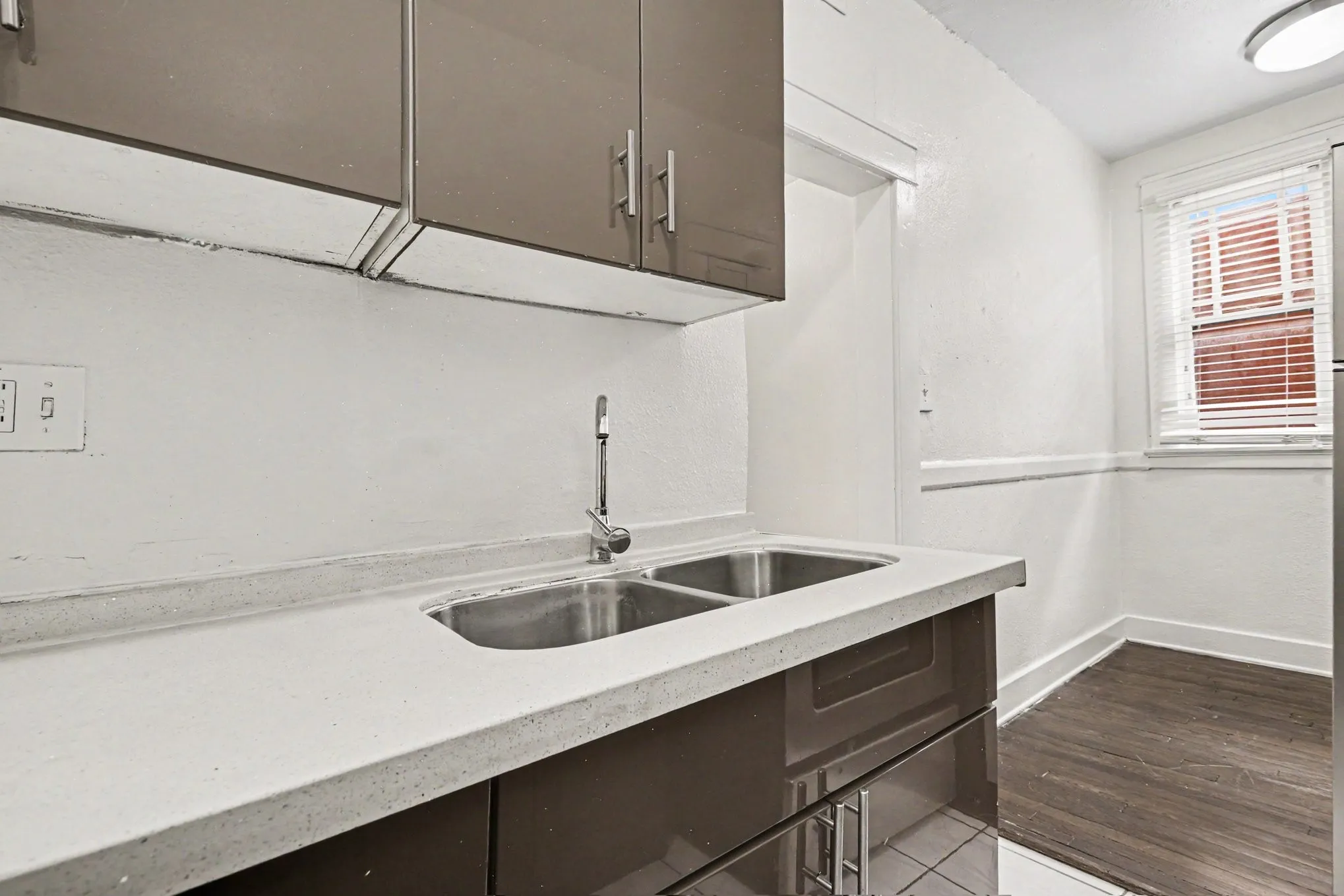 Apartment For Rent in Dallas County , 917 N Haskell Avenue E, Dallas, Texas 75204, 1 Bedroom, 1 Bathroom, Garage spaces, 850 Sqft, built in 1922, mls#21391903, Real Estate Agent in Dallas, Homes For Rent in Dallas county, Homes For Rent in Dallas, Realtor in Dallas Texas, Real Estate Brokerage Independent Realty Texas, Luminita Cordes Realtor