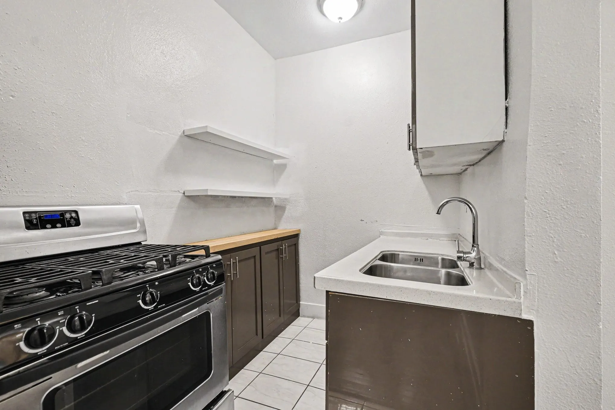 Apartment For Rent in Dallas County , 917 N Haskell Avenue E, Dallas, Texas 75204, 1 Bedroom, 1 Bathroom, Garage spaces, 850 Sqft, built in 1922, mls#21391903, Real Estate Agent in Dallas, Homes For Rent in Dallas county, Homes For Rent in Dallas, Realtor in Dallas Texas, Real Estate Brokerage Independent Realty Texas, Luminita Cordes Realtor