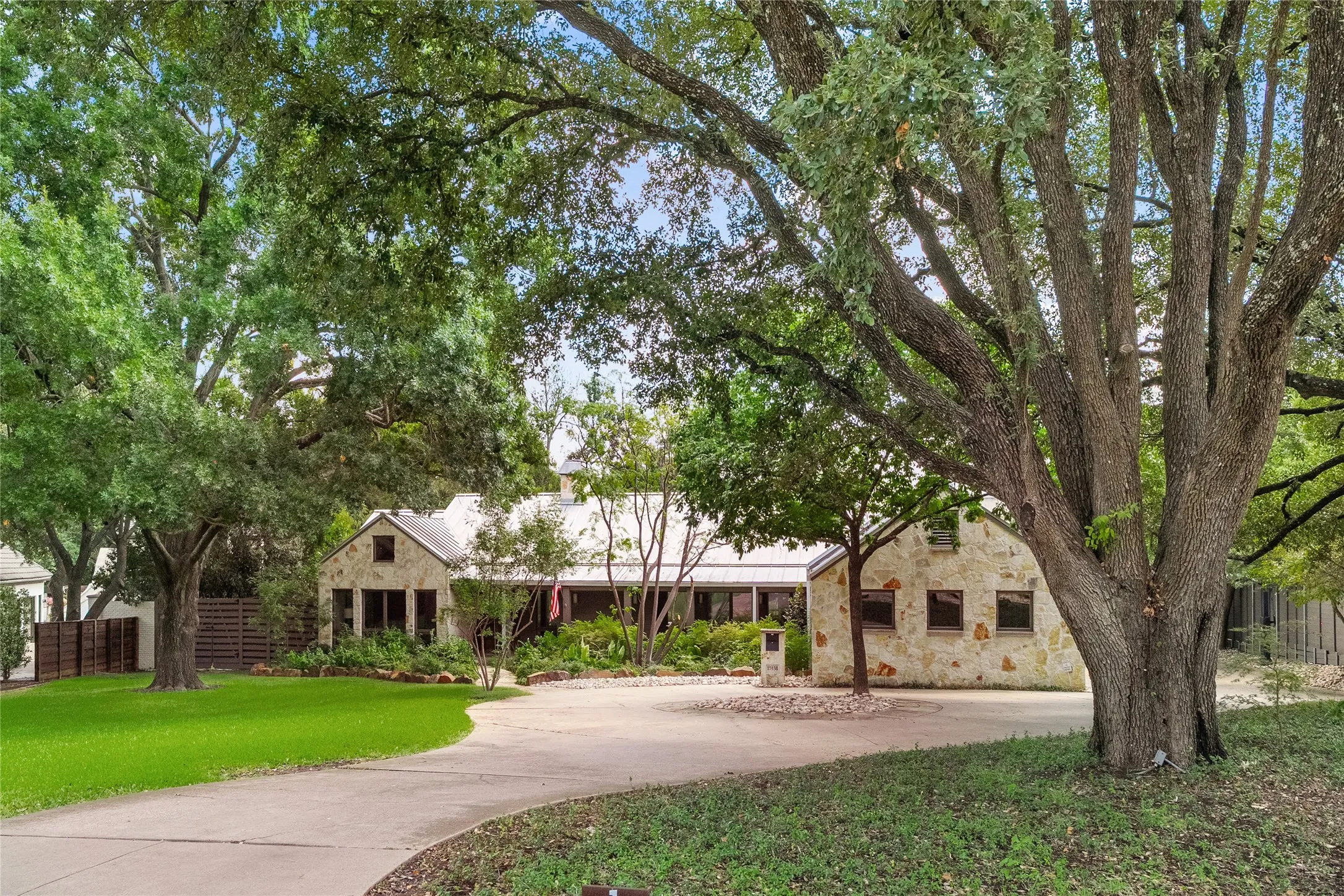 Single Family Residence For Sale in Dallas County , 11438 E Ricks Circle, Dallas, Texas 75230, 4 Bedroom, 6 Bathroom, 4 Garage spaces, 5,700 Sqft, built in 1994, mls#21388279, Real Estate Agent in Dallas, Homes For Sale in Dallas county, Homes For Sale in Dallas, Realtor in Dallas Texas, Real Estate Brokerage Independent Realty Texas, Luminita Cordes Realtor