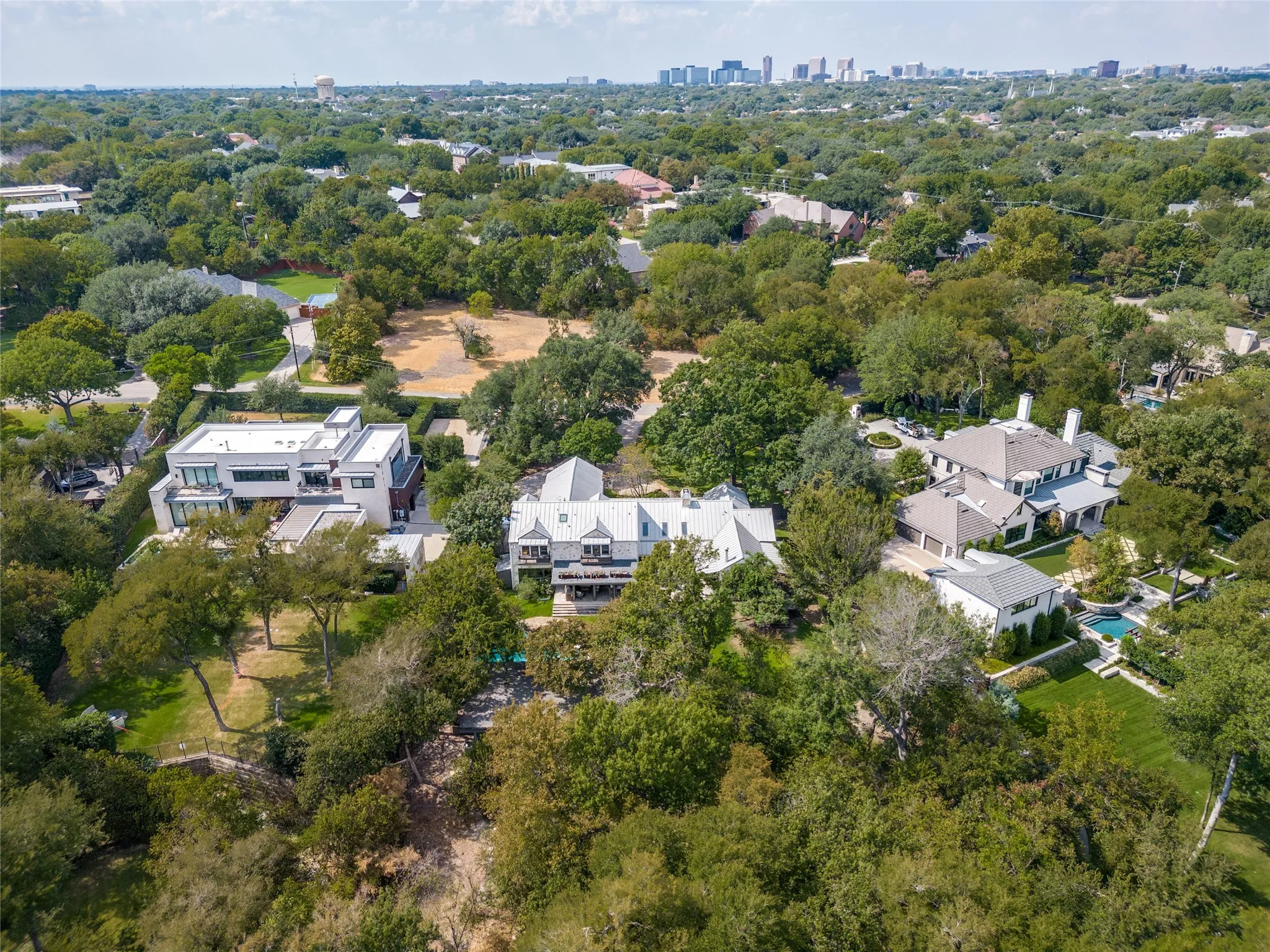 Single Family Residence For Sale in Dallas County , 11438 E Ricks Circle, Dallas, Texas 75230, 4 Bedroom, 6 Bathroom, 4 Garage spaces, 5,700 Sqft, built in 1994, mls#21388279, Real Estate Agent in Dallas, Homes For Sale in Dallas county, Homes For Sale in Dallas, Realtor in Dallas Texas, Real Estate Brokerage Independent Realty Texas, Luminita Cordes Realtor