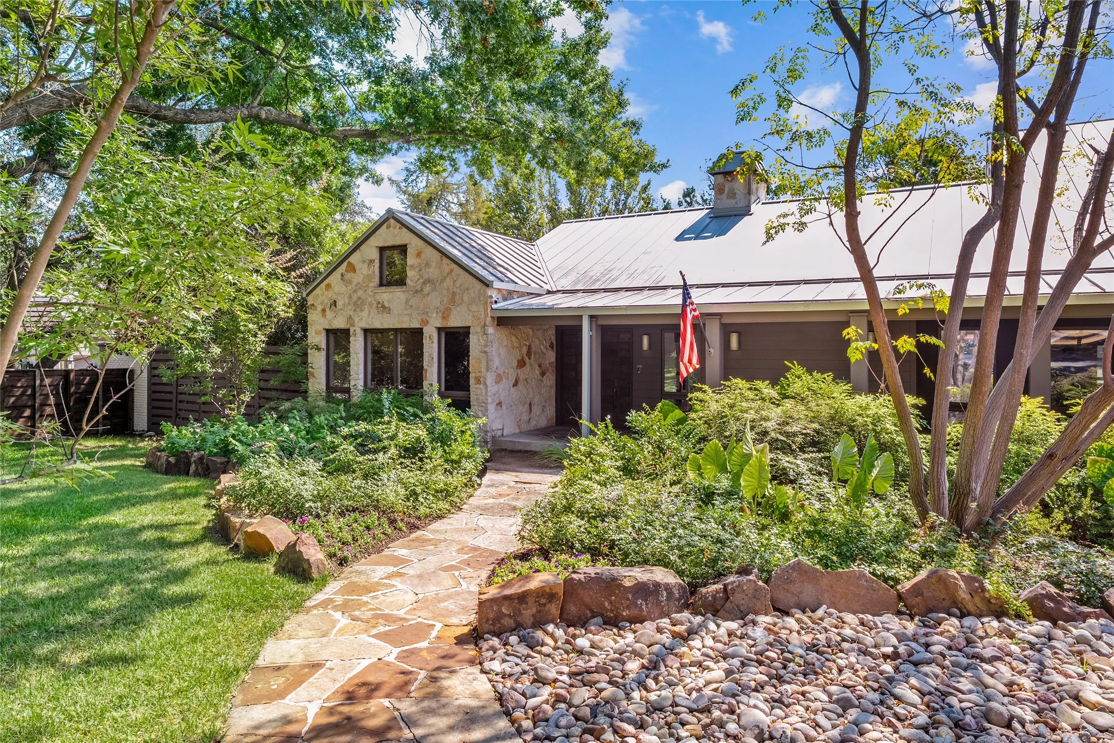 Single Family Residence For Sale in Dallas County , 11438 E Ricks Circle, Dallas, Texas 75230, 4 Bedroom, 6 Bathroom, 4 Garage spaces, 5,700 Sqft, built in 1994, mls#21388279, Real Estate Agent in Dallas, Homes For Sale in Dallas county, Homes For Sale in Dallas, Realtor in Dallas Texas, Real Estate Brokerage Independent Realty Texas, Luminita Cordes Realtor